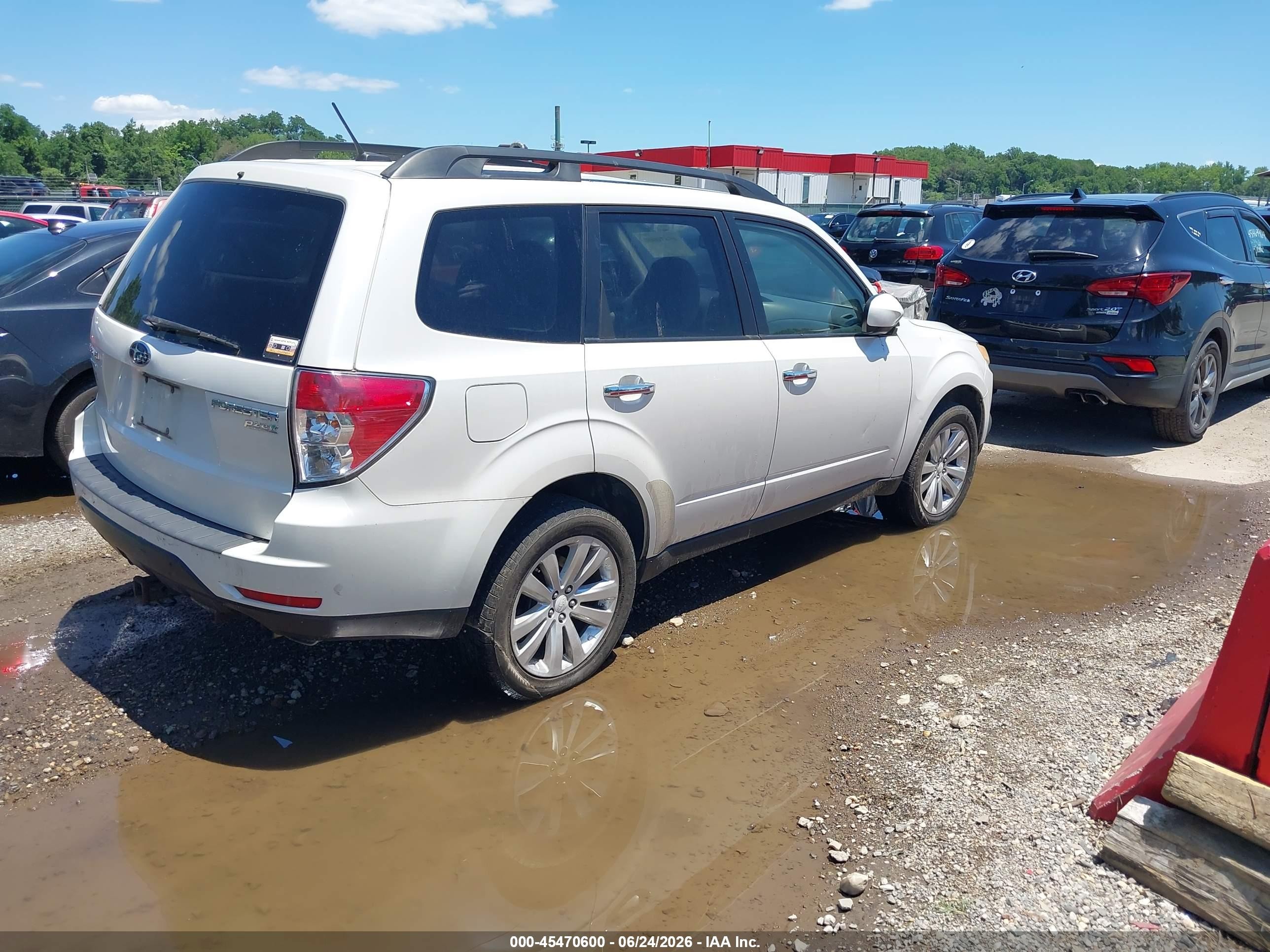 2011 Subaru Forester 2.5x Premium White vin: JF2SHADC7BH780614