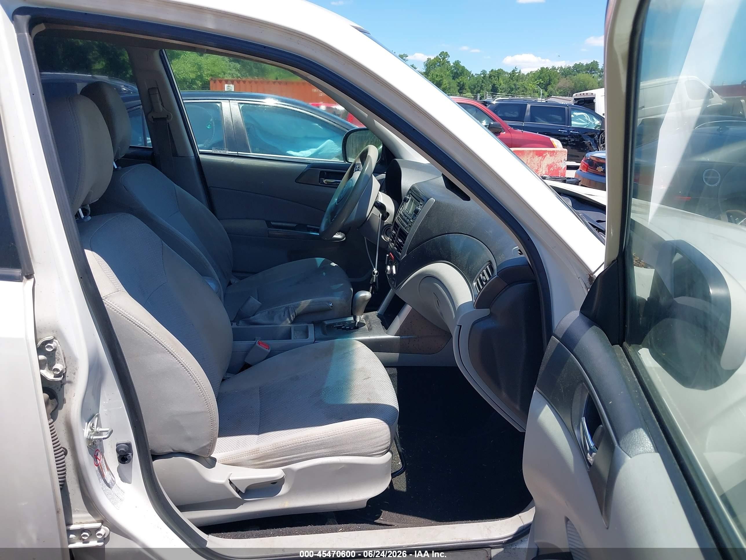 2011 Subaru Forester 2.5x Premium White vin: JF2SHADC7BH780614