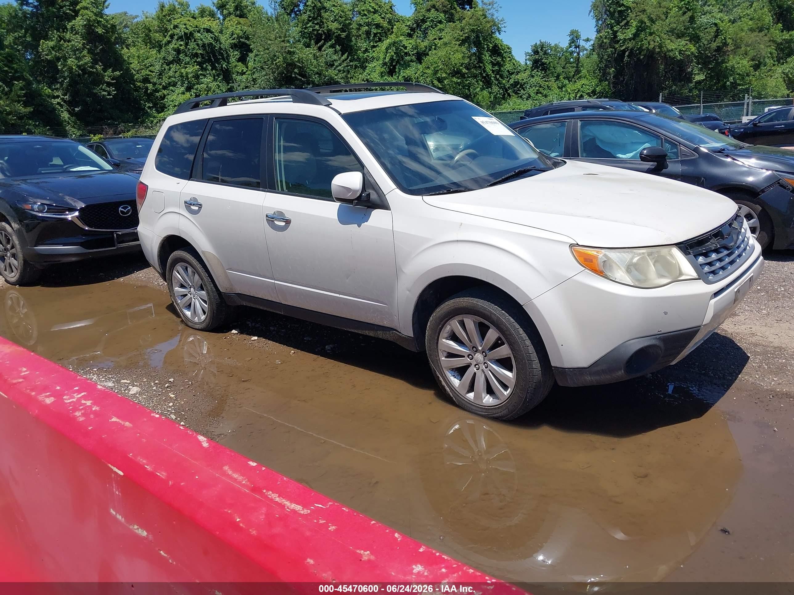 2011 Subaru Forester 2.5x Premium White vin: JF2SHADC7BH780614