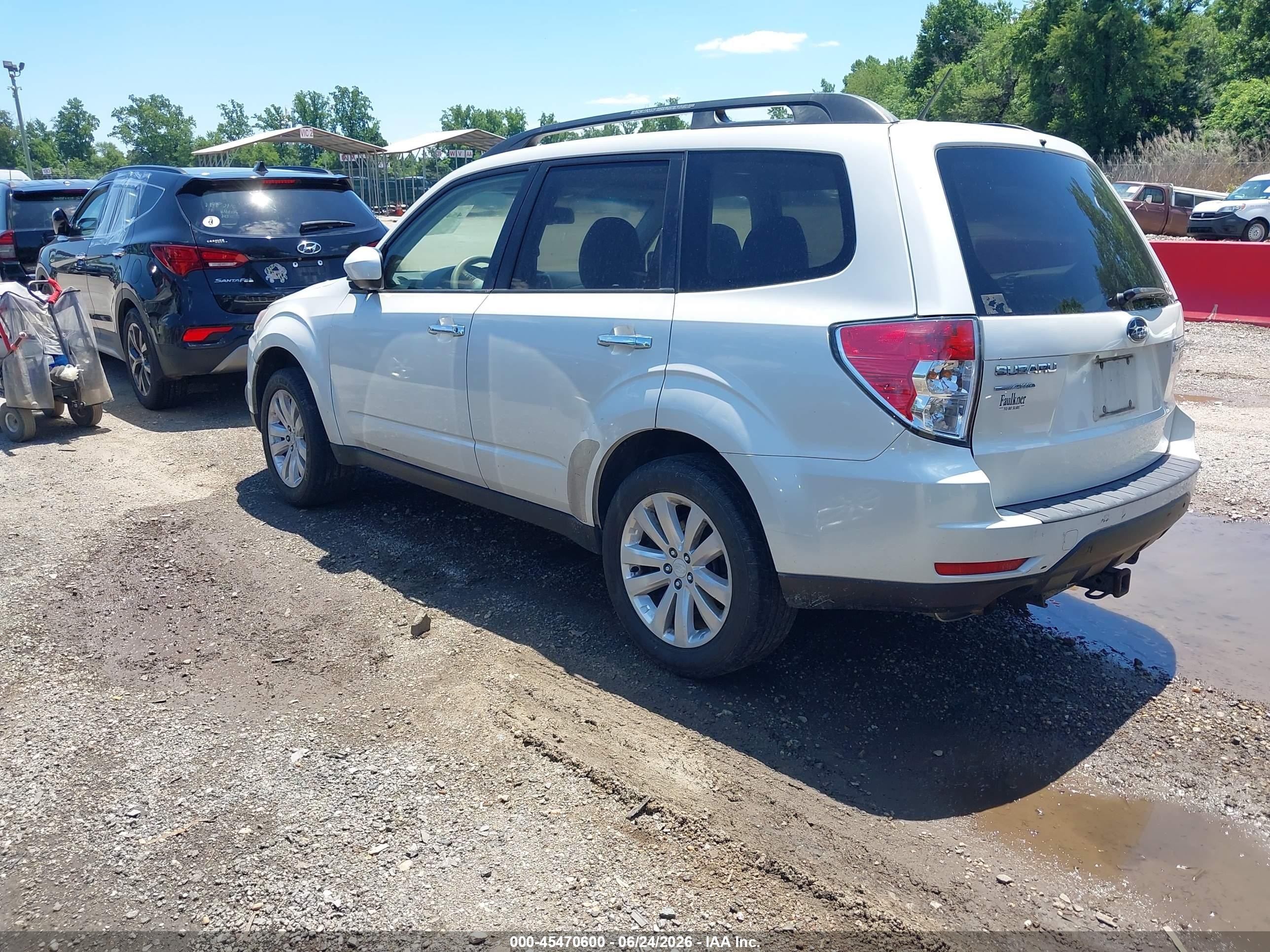 2011 Subaru Forester 2.5x Premium White vin: JF2SHADC7BH780614