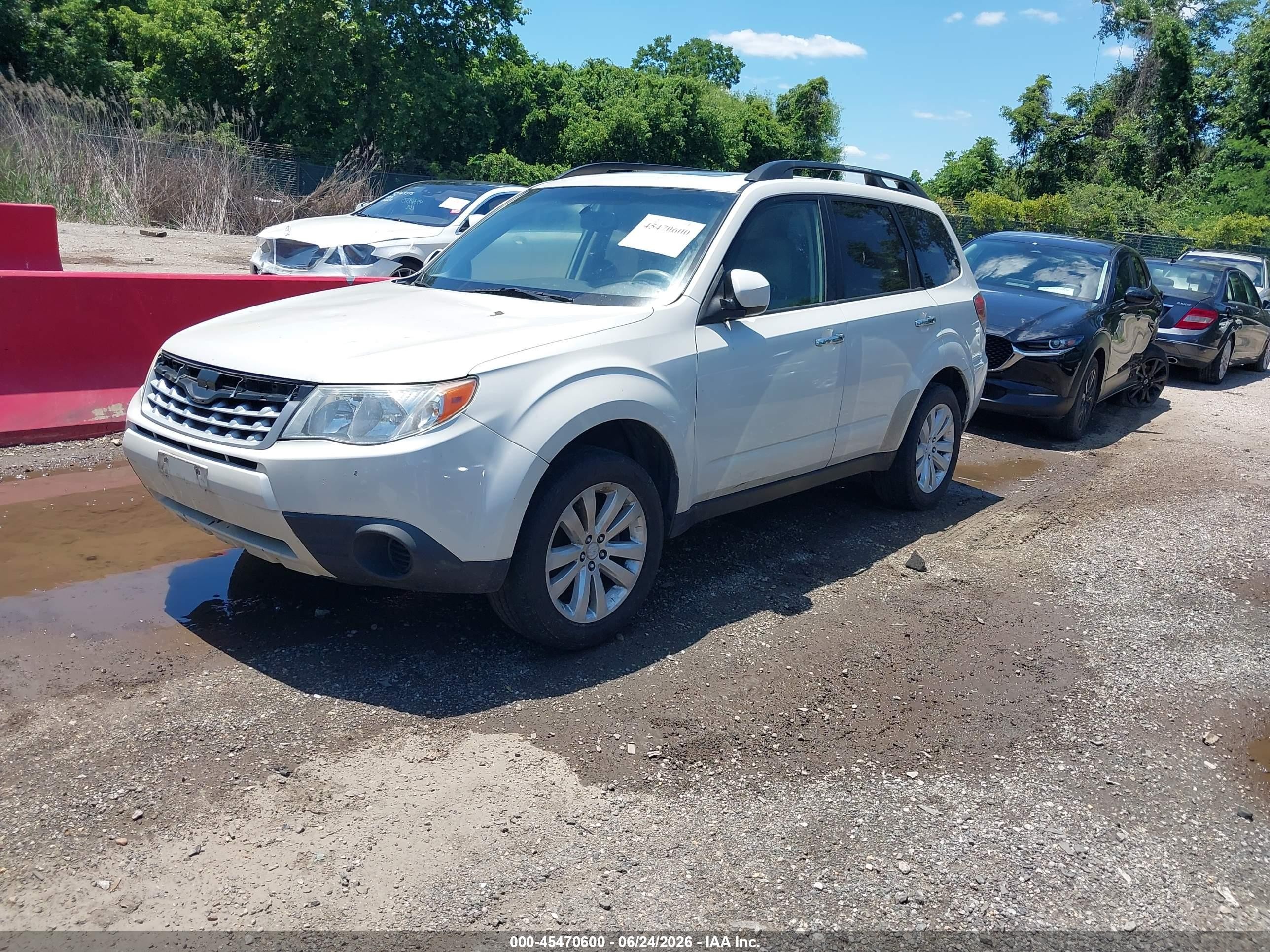 2011 Subaru Forester 2.5x Premium White vin: JF2SHADC7BH780614
