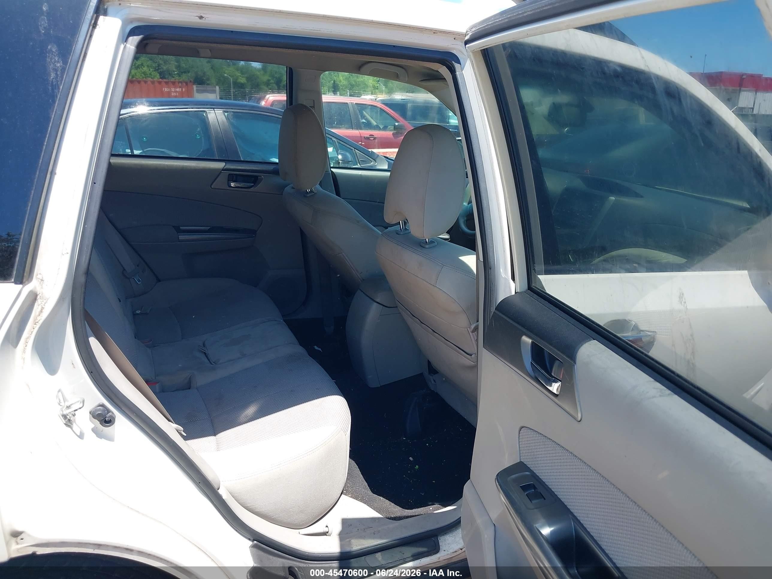 2011 Subaru Forester 2.5x Premium White vin: JF2SHADC7BH780614