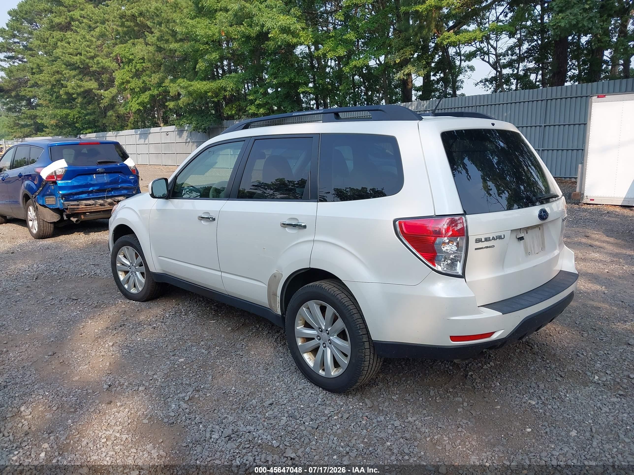 2012 Subaru Forester 2.5x Premium White vin: JF2SHADC7CH405002