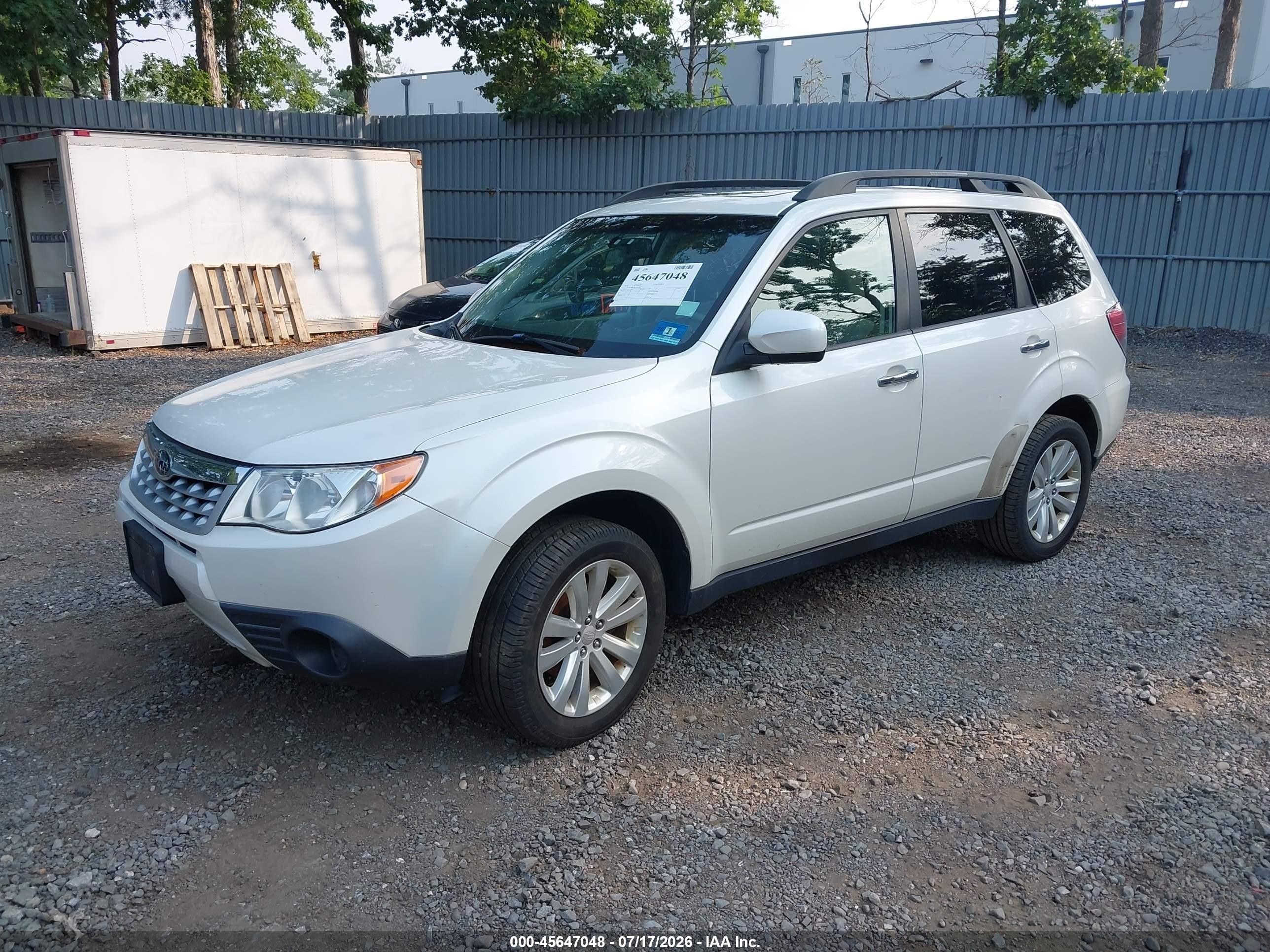 2012 Subaru Forester 2.5x Premium White vin: JF2SHADC7CH405002