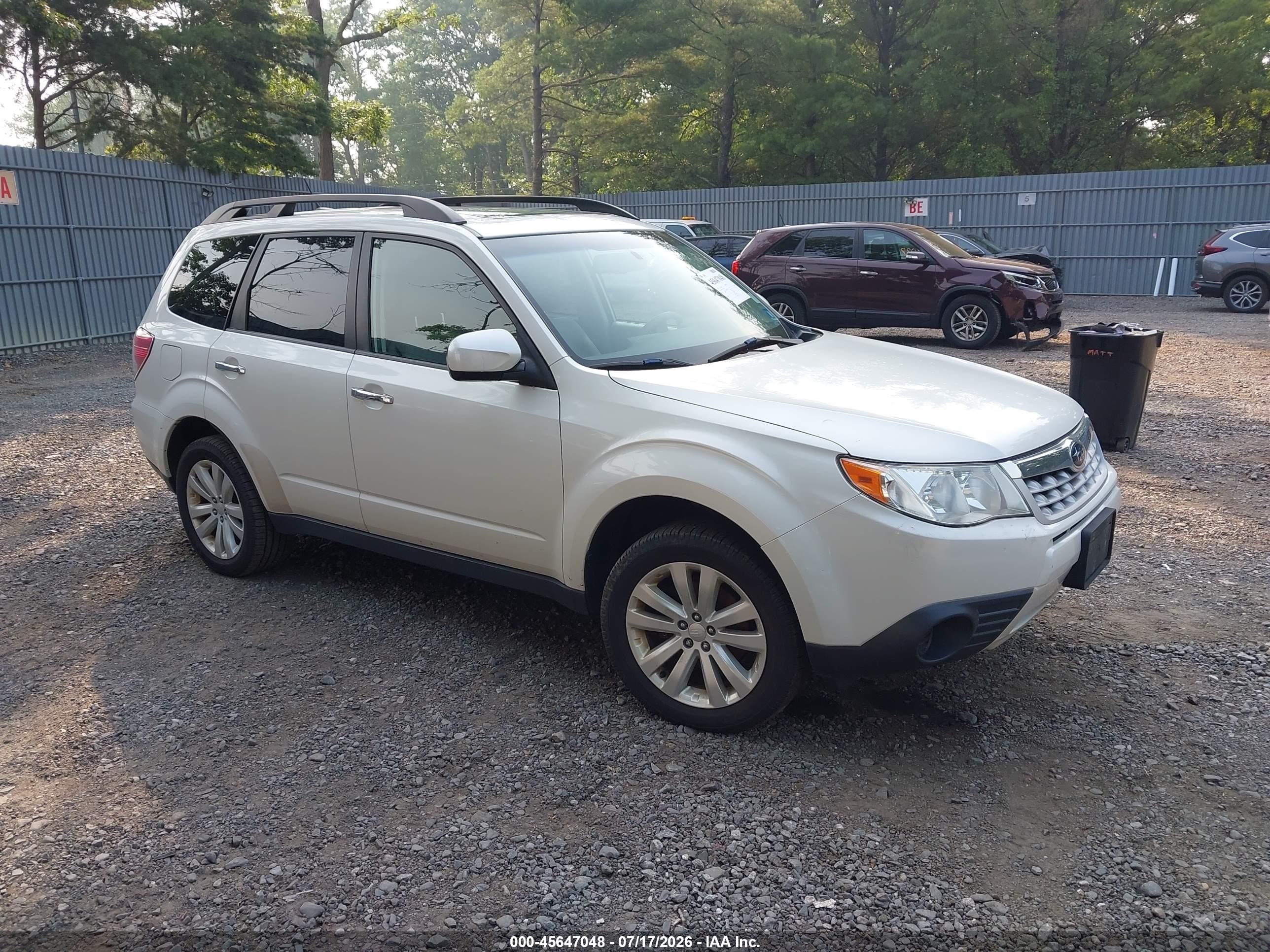 2012 Subaru Forester 2.5x Premium White vin: JF2SHADC7CH405002