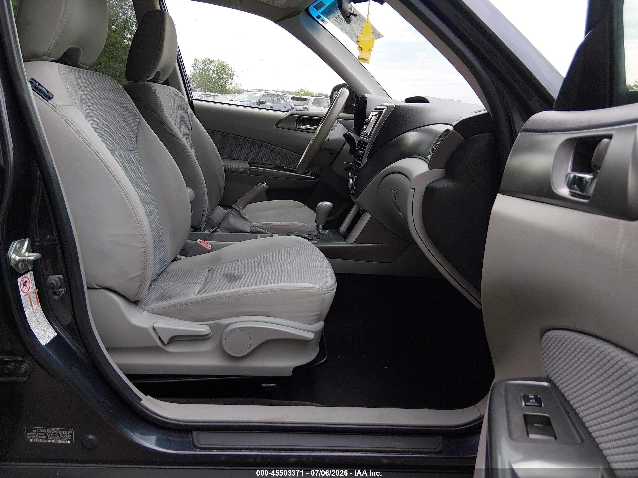 2012 Subaru Forester 2.5x Premium Gray vin: JF2SHADC7CH409650