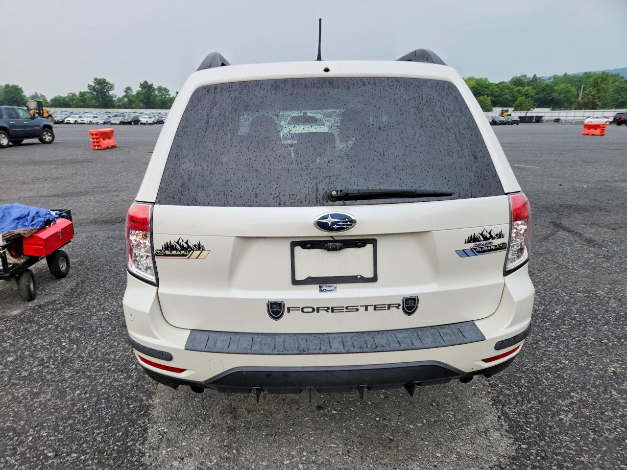 2012 Subaru Forester 2.5x Premium White vin: JF2SHADC7CH411933
