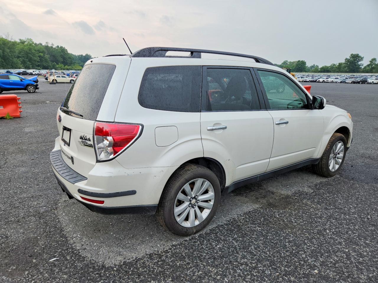 2012 Subaru Forester 2.5x Premium White vin: JF2SHADC7CH411933