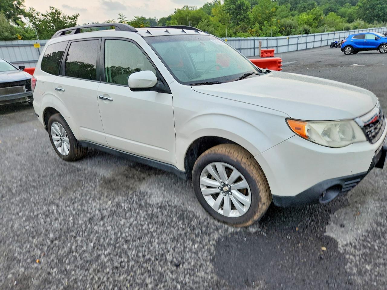 2012 Subaru Forester 2.5x Premium White vin: JF2SHADC7CH411933