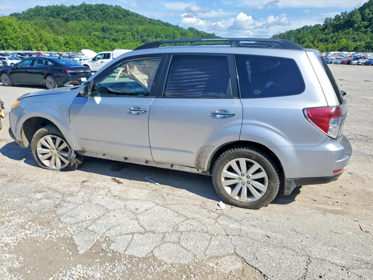 2012 Subaru Forester 2.5x Premium Серебряный vin: JF2SHADC7CH412595