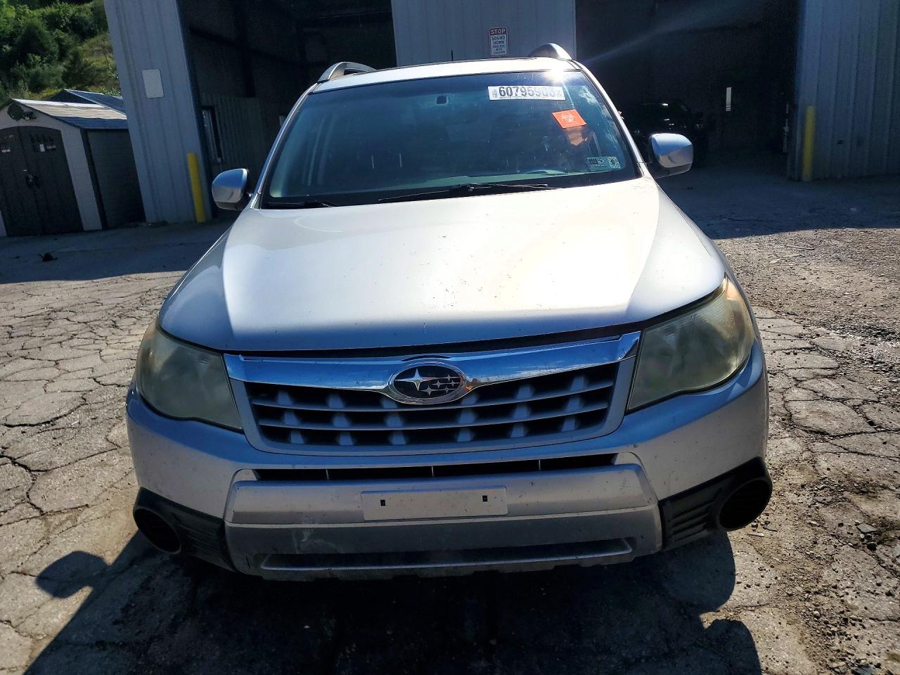 2012 Subaru Forester 2.5x Premium Серебряный vin: JF2SHADC7CH412595