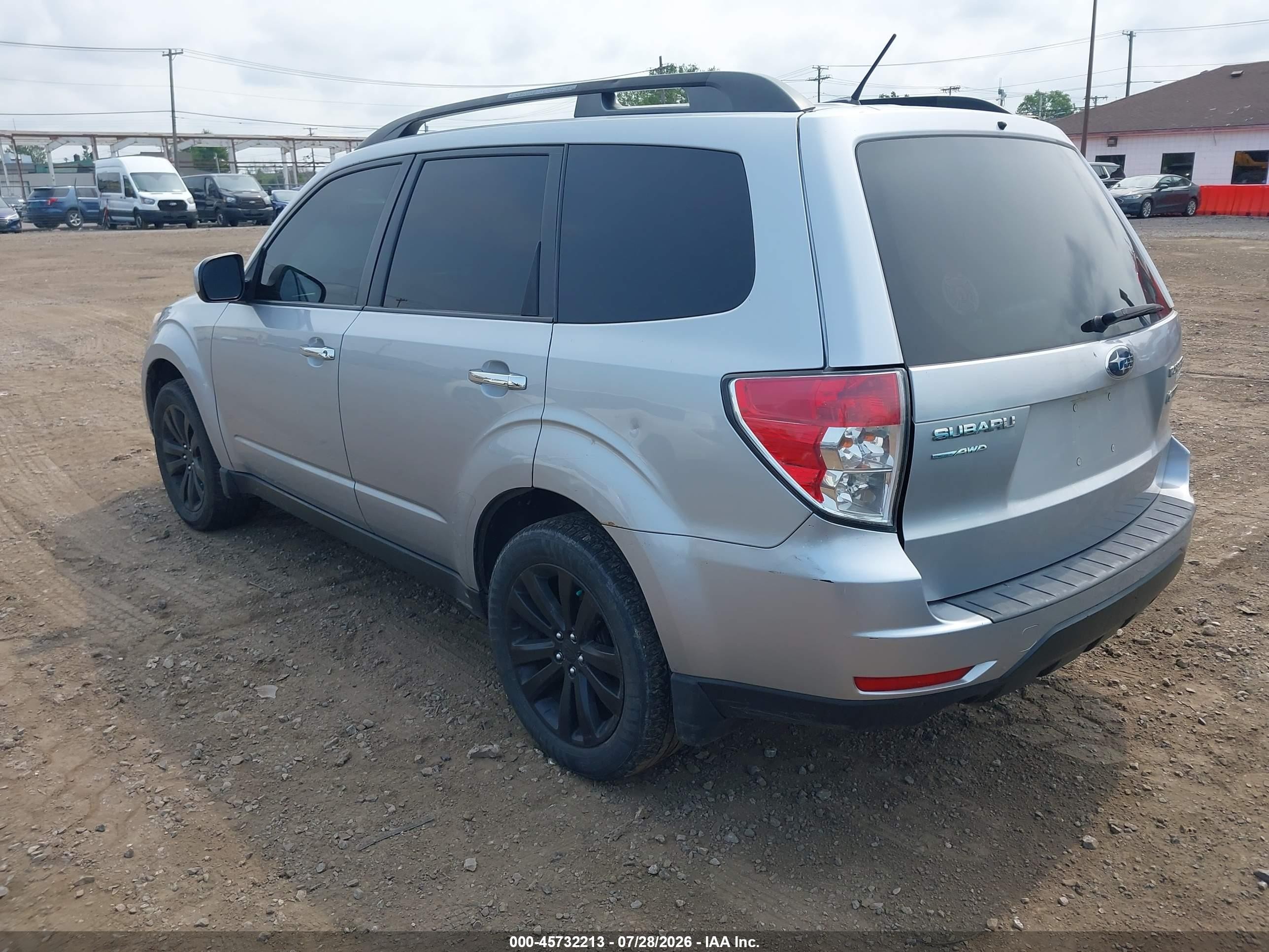 2012 Subaru Forester 2.5x Premium Silver vin: JF2SHADC7CH459027