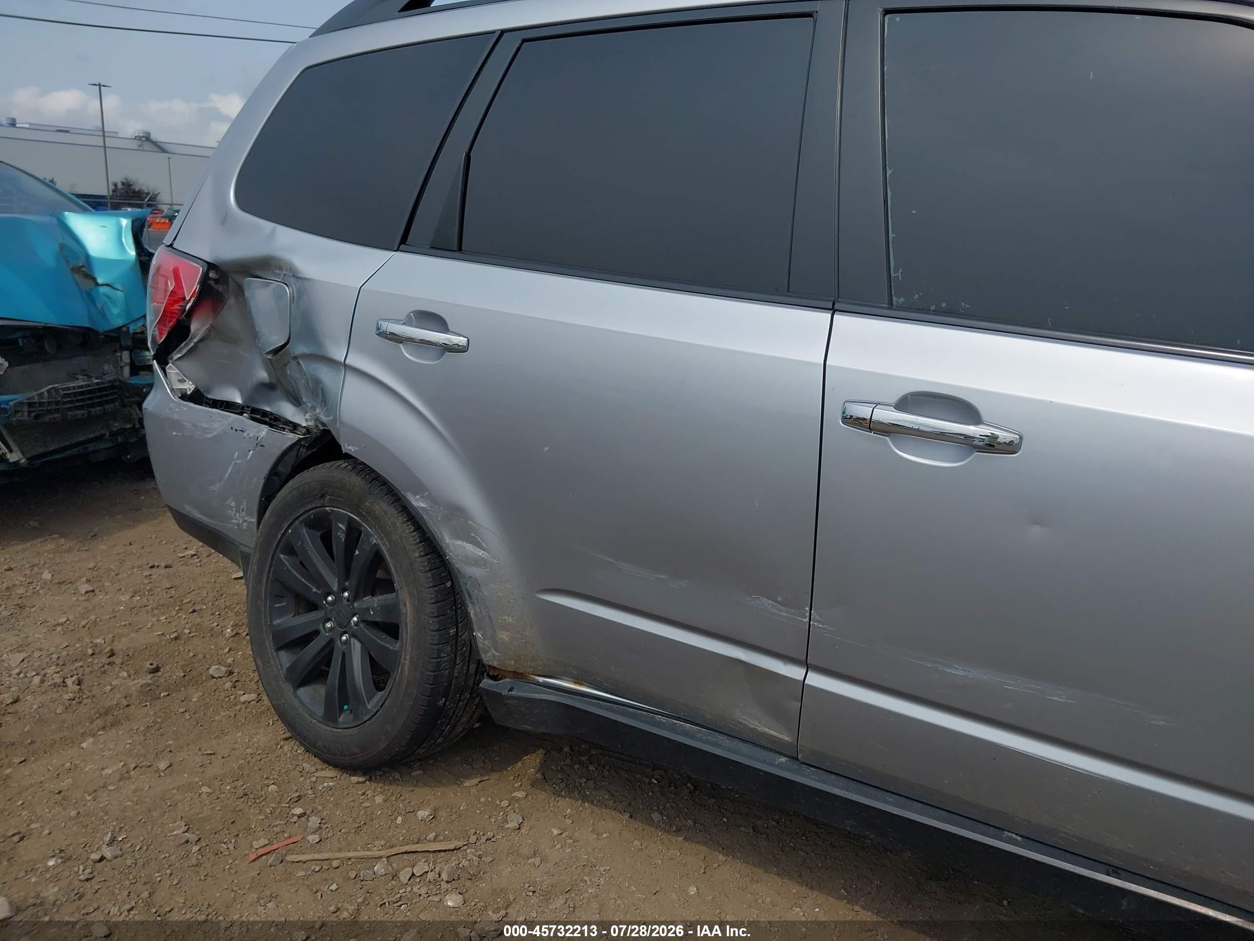 2012 Subaru Forester 2.5x Premium Silver vin: JF2SHADC7CH459027