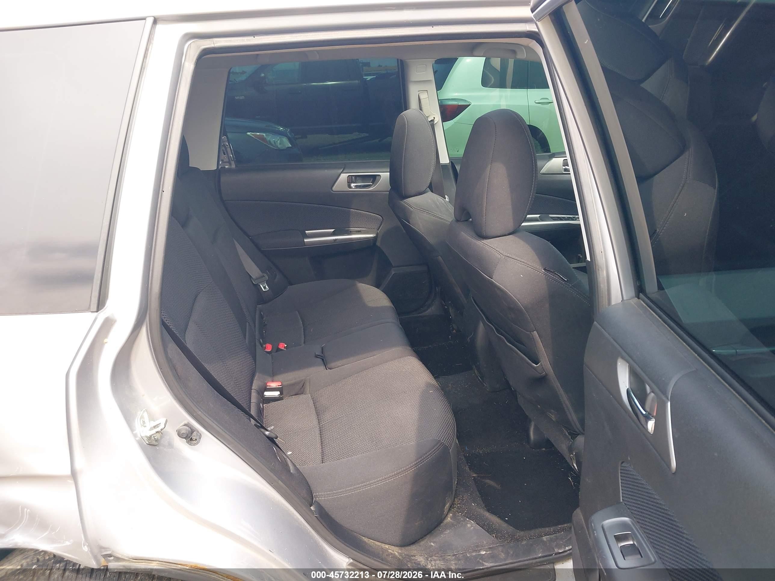 2012 Subaru Forester 2.5x Premium Silver vin: JF2SHADC7CH459027