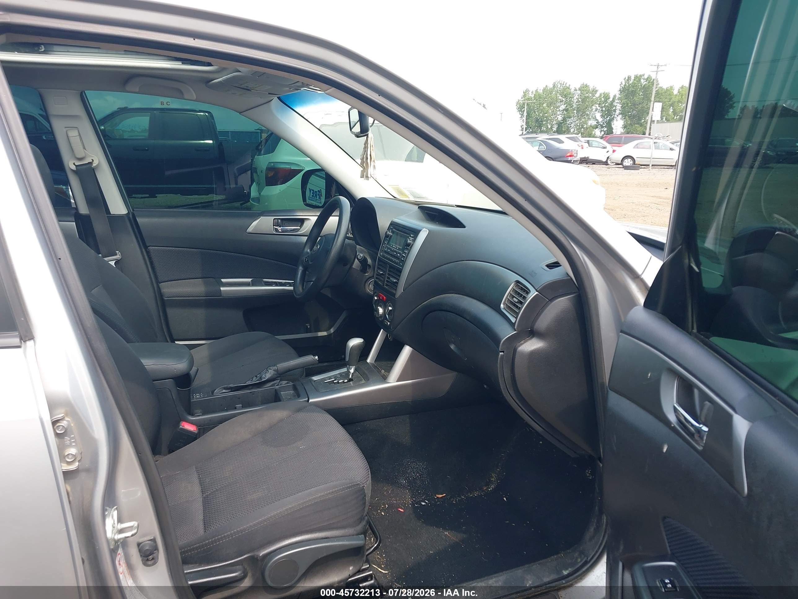 2012 Subaru Forester 2.5x Premium Silver vin: JF2SHADC7CH459027