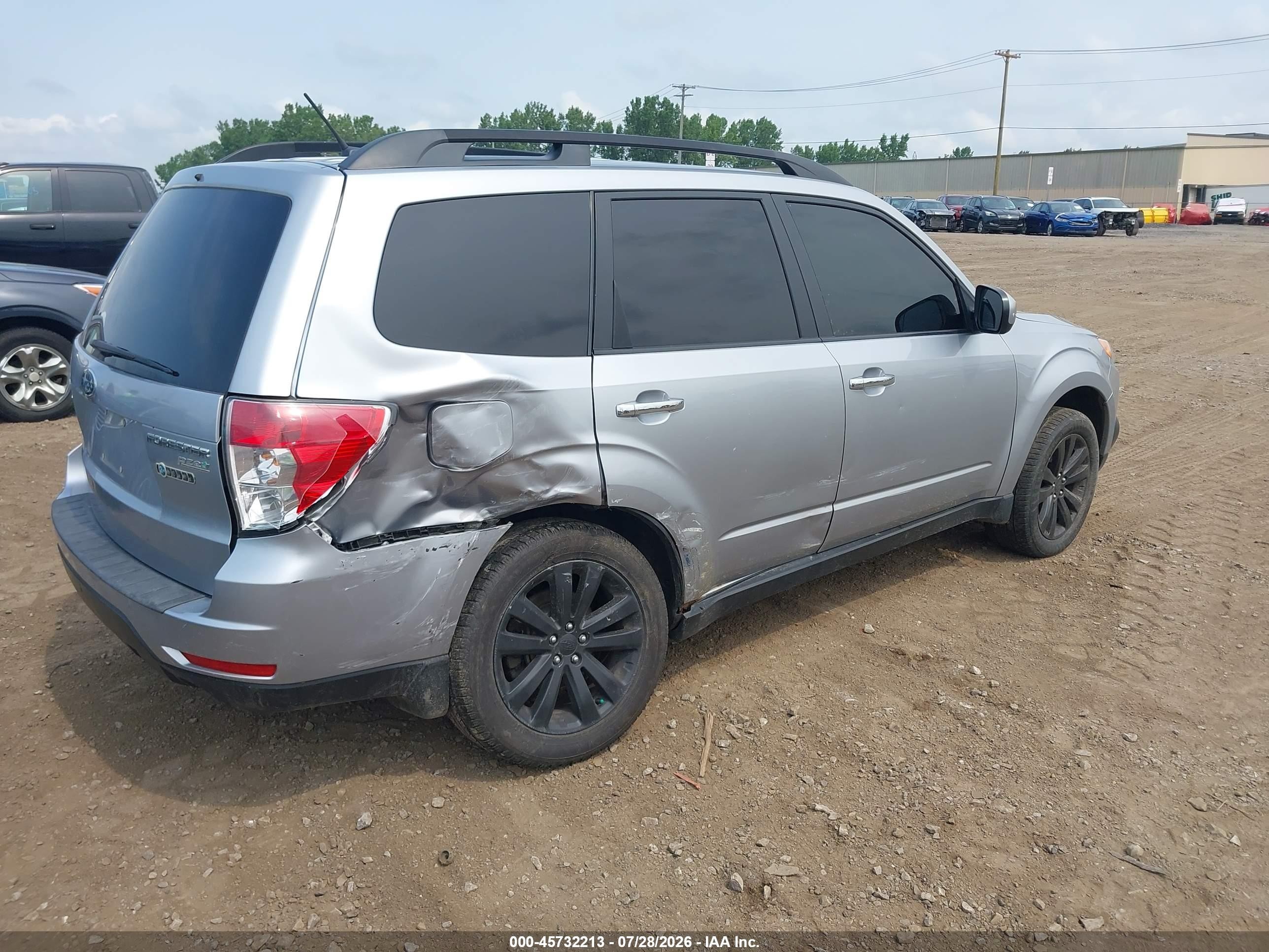 2012 Subaru Forester 2.5x Premium Silver vin: JF2SHADC7CH459027