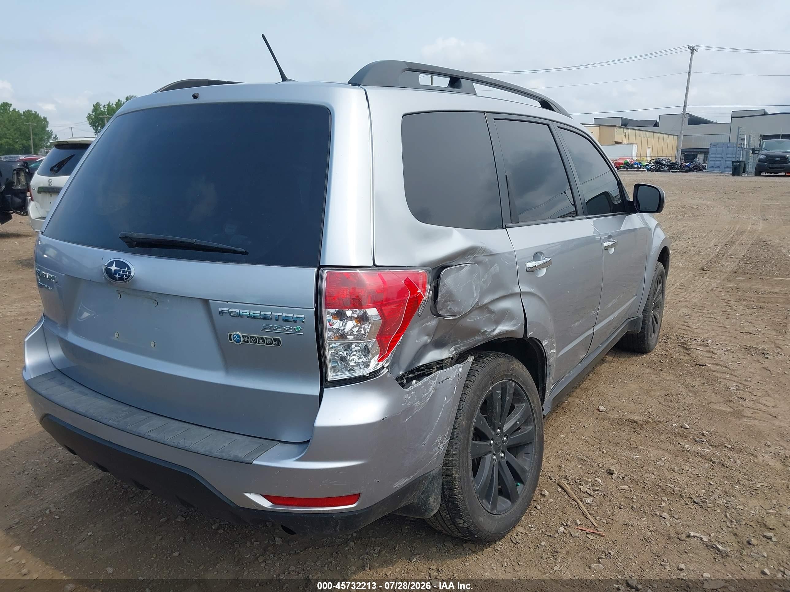 2012 Subaru Forester 2.5x Premium Silver vin: JF2SHADC7CH459027