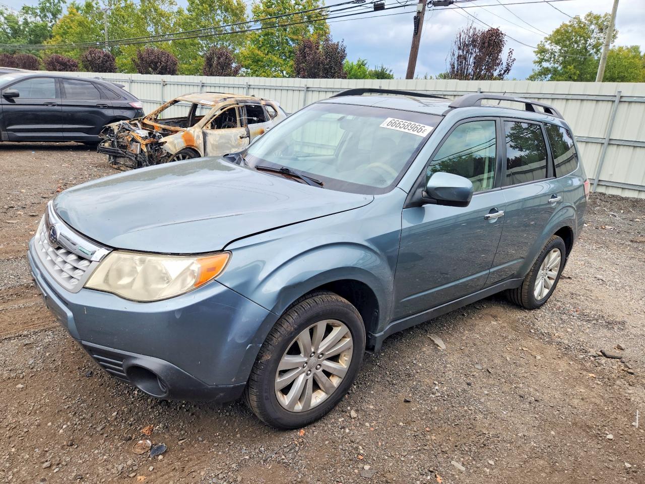 2012 Subaru Forester 2.5x Premium Blue vin: JF2SHADC7CH465197