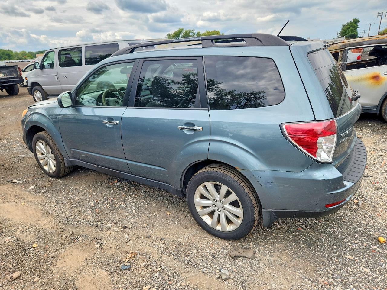 2012 Subaru Forester 2.5x Premium Blue vin: JF2SHADC7CH465197
