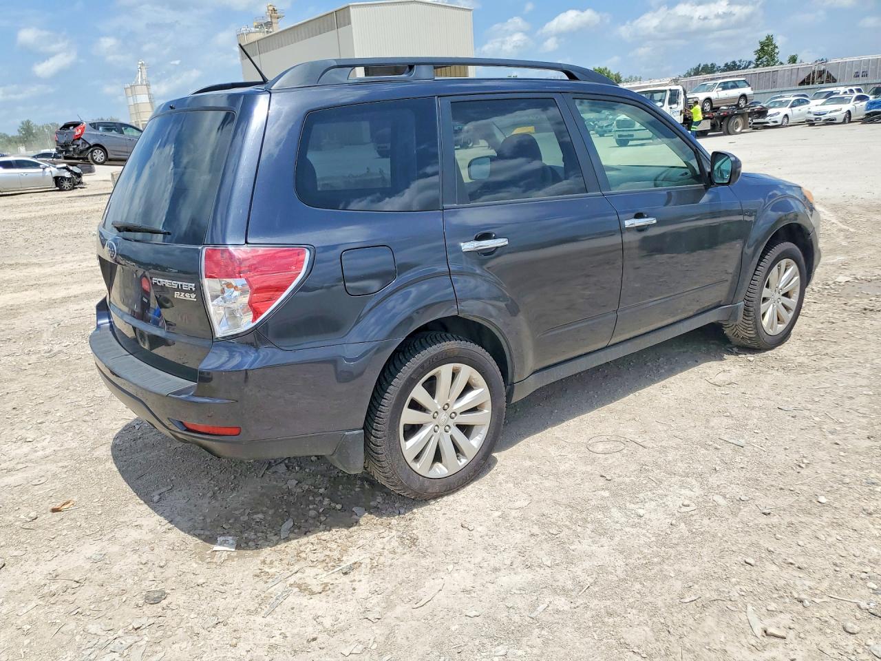 2013 Subaru Forester 2.5x Premium Blue vin: JF2SHADC7DG400258