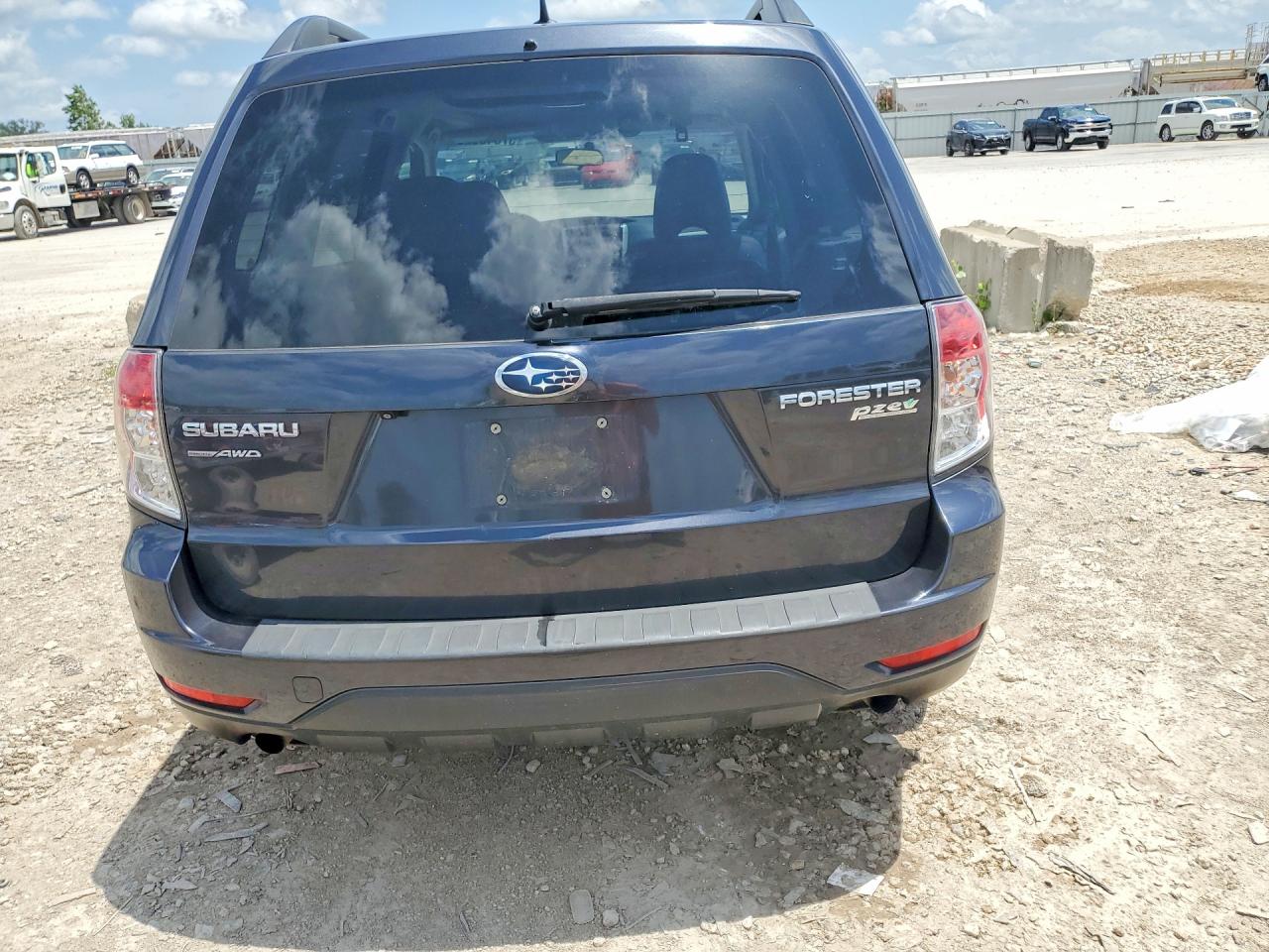 2013 Subaru Forester 2.5x Premium Blue vin: JF2SHADC7DG400258