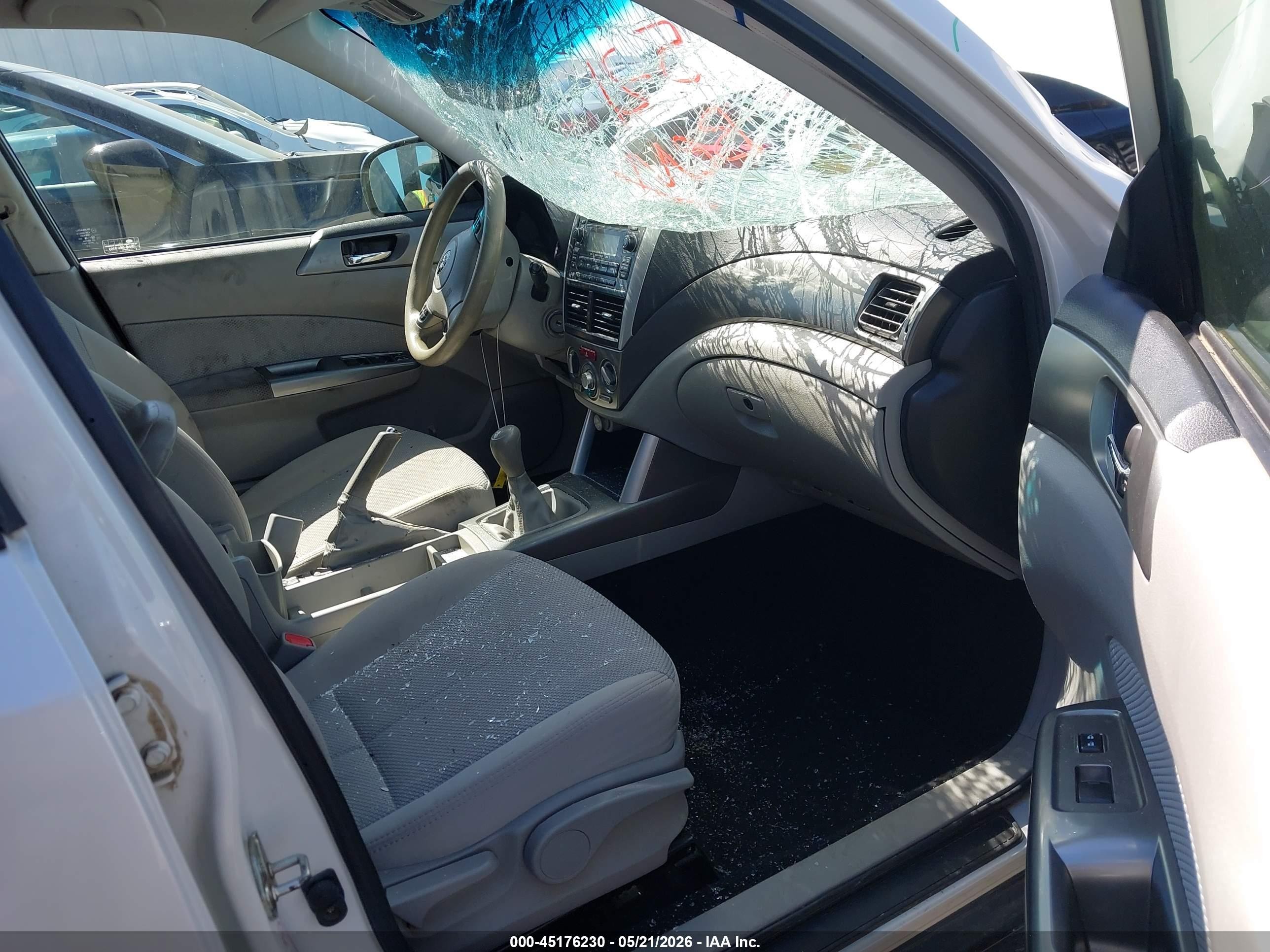 2013 Subaru Forester 2.5x Premium White vin: JF2SHADC7DG408487