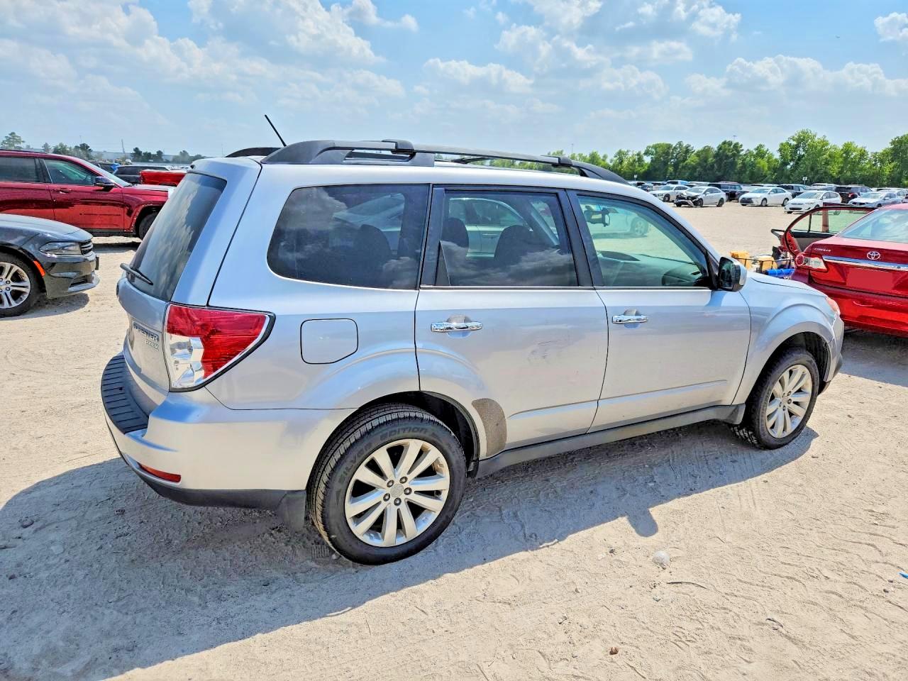 2013 Subaru Forester 2.5x Premium Gray vin: JF2SHADC7DH411108