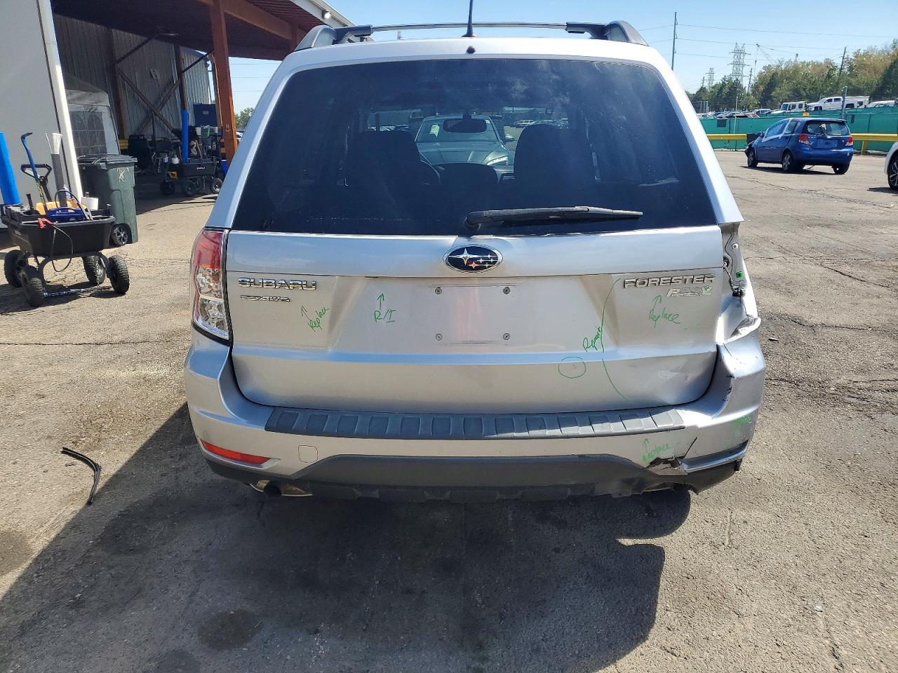 2013 Subaru Forester 2.5x Premium Gray vin: JF2SHADC7DH440026
