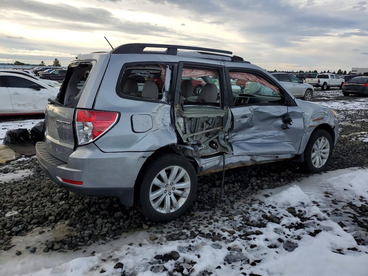 2011 Subaru Forester 2.5x Premium Silver vin: JF2SHADC8BH719529
