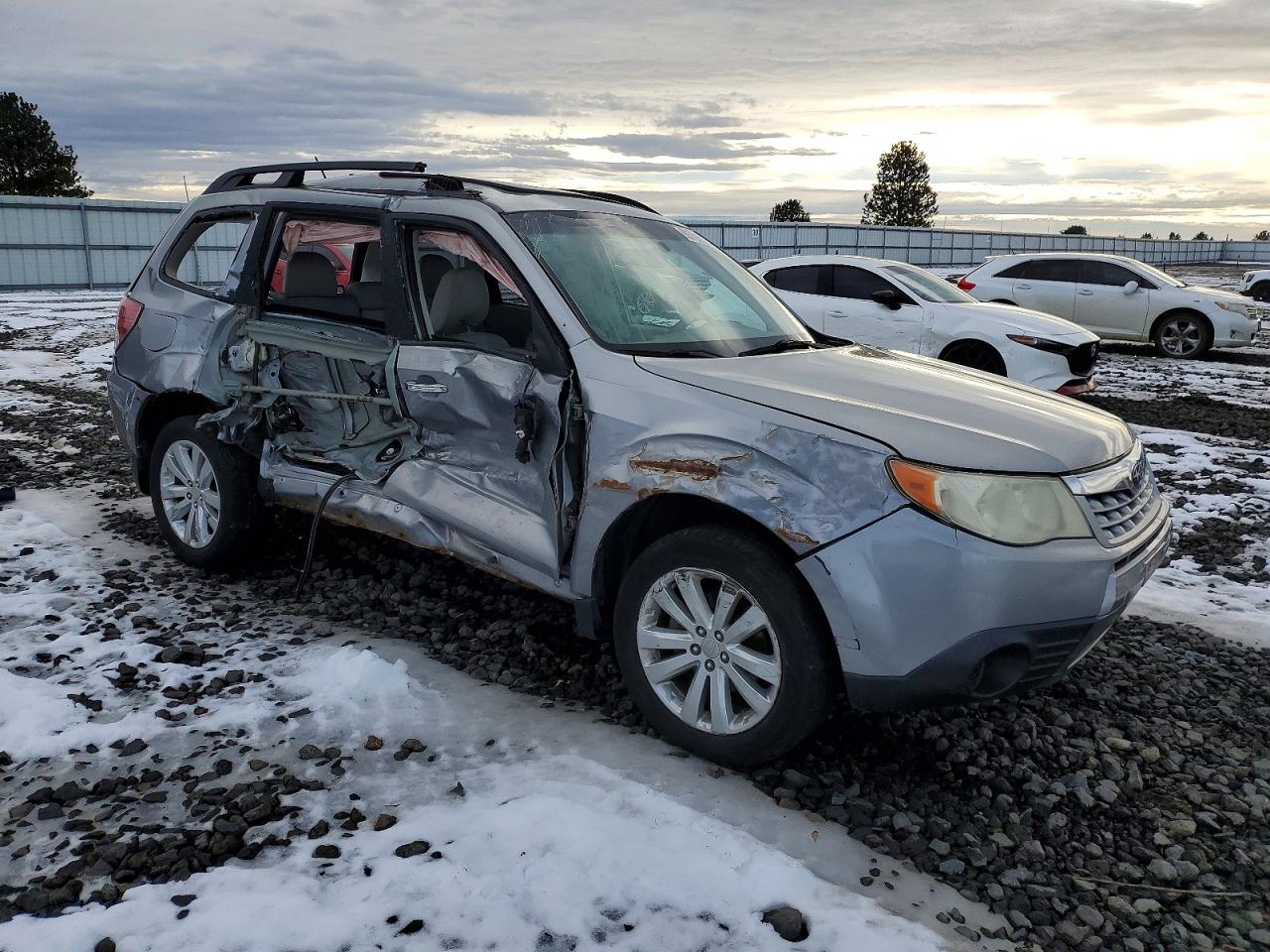 2011 Subaru Forester 2.5x Premium Silver vin: JF2SHADC8BH719529