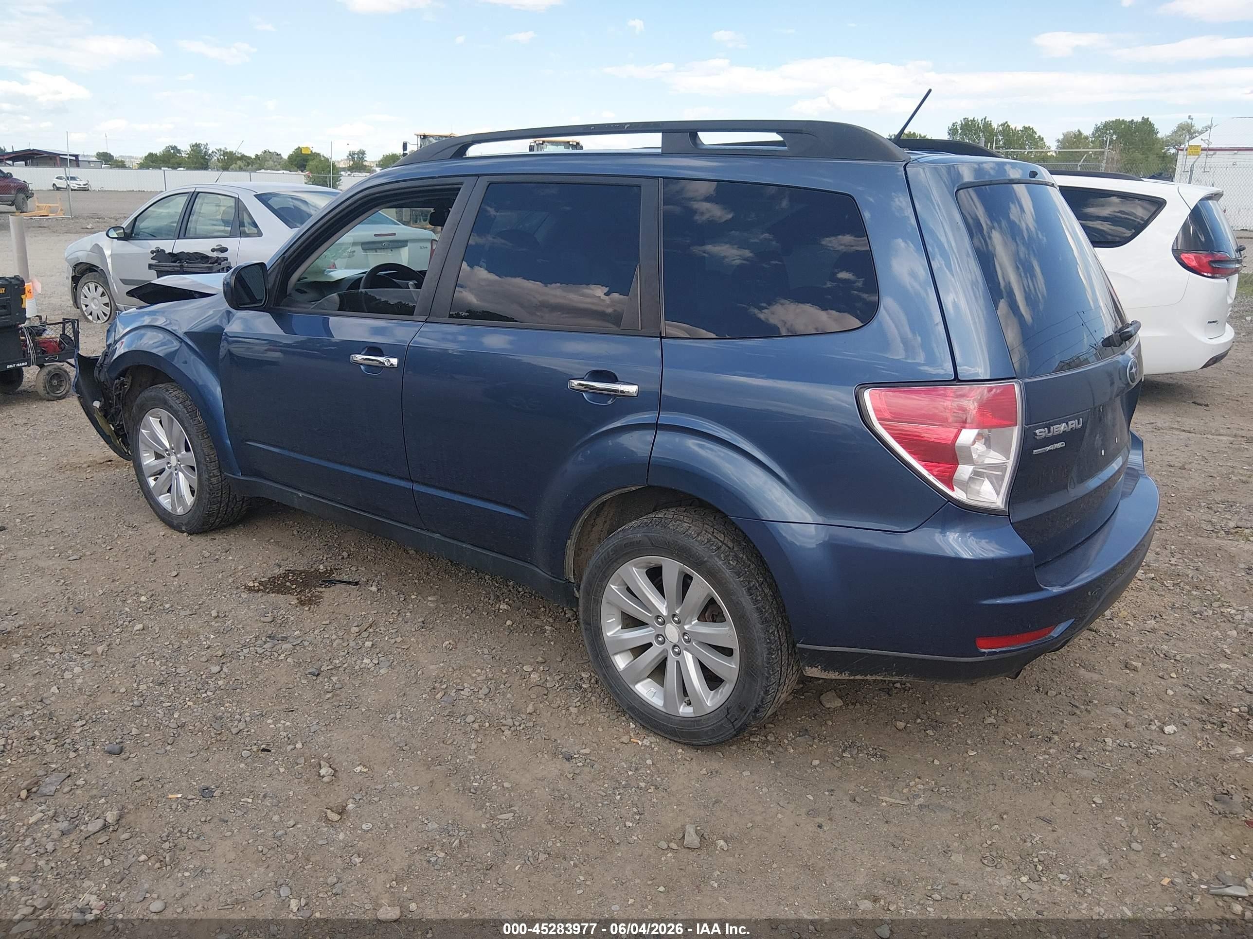 2011 Subaru Forester 2.5x Premium Blue vin: JF2SHADC8BH720096