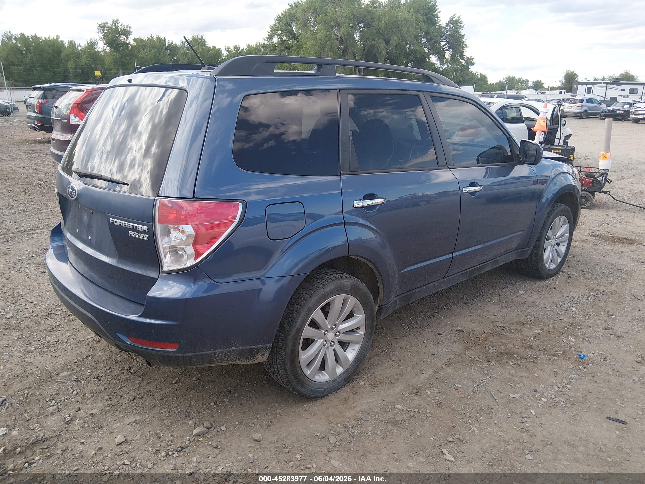 2011 Subaru Forester 2.5x Premium Blue vin: JF2SHADC8BH720096