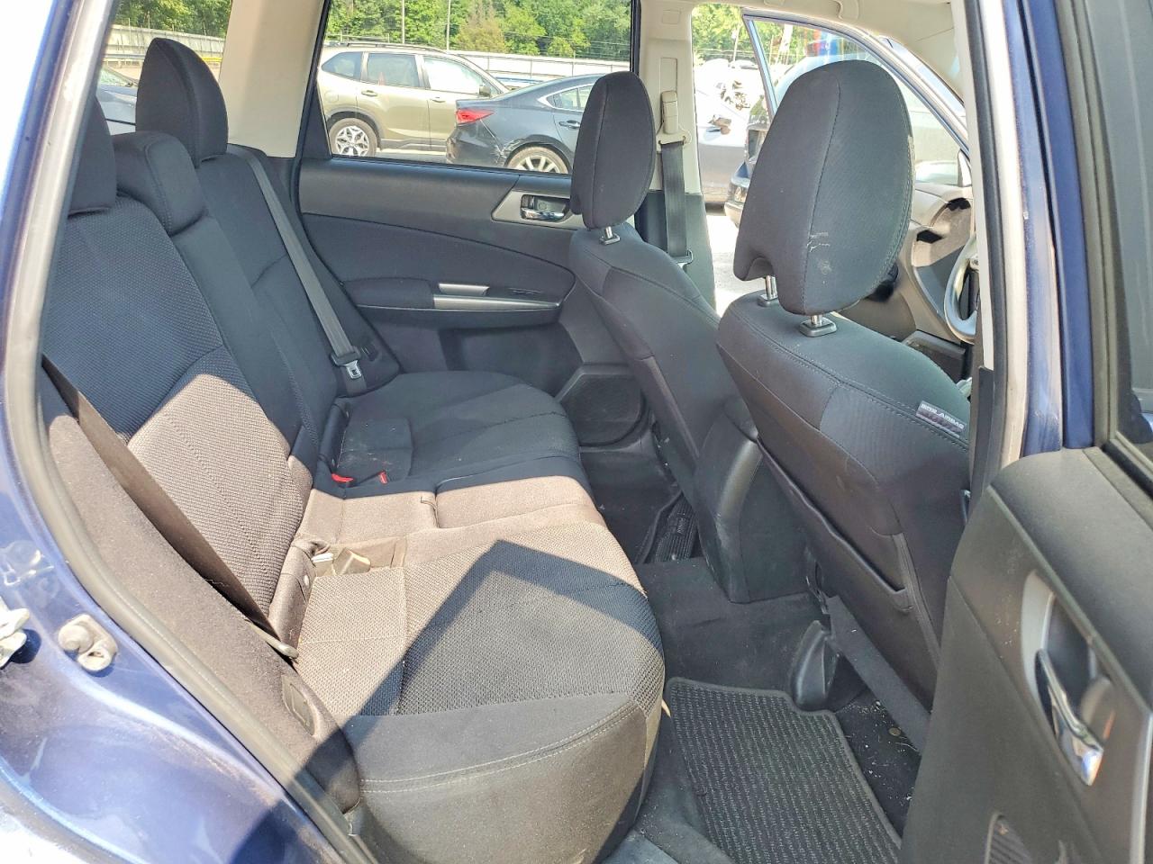 2011 Subaru Forester 2.5x Premium Blue vin: JF2SHADC8BH728070