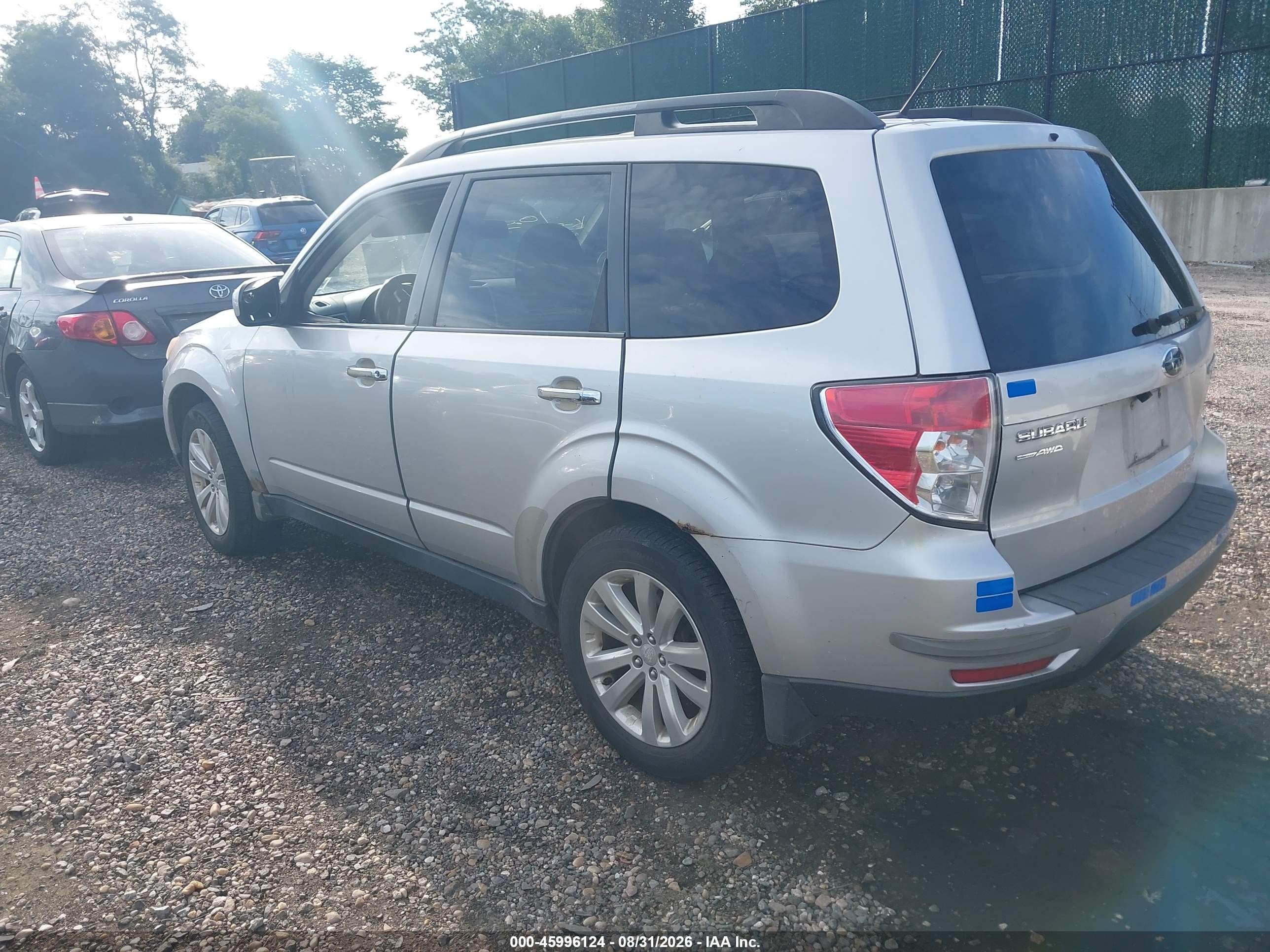 2011 Subaru Forester 2.5x Premium Silver vin: JF2SHADC8BH731342