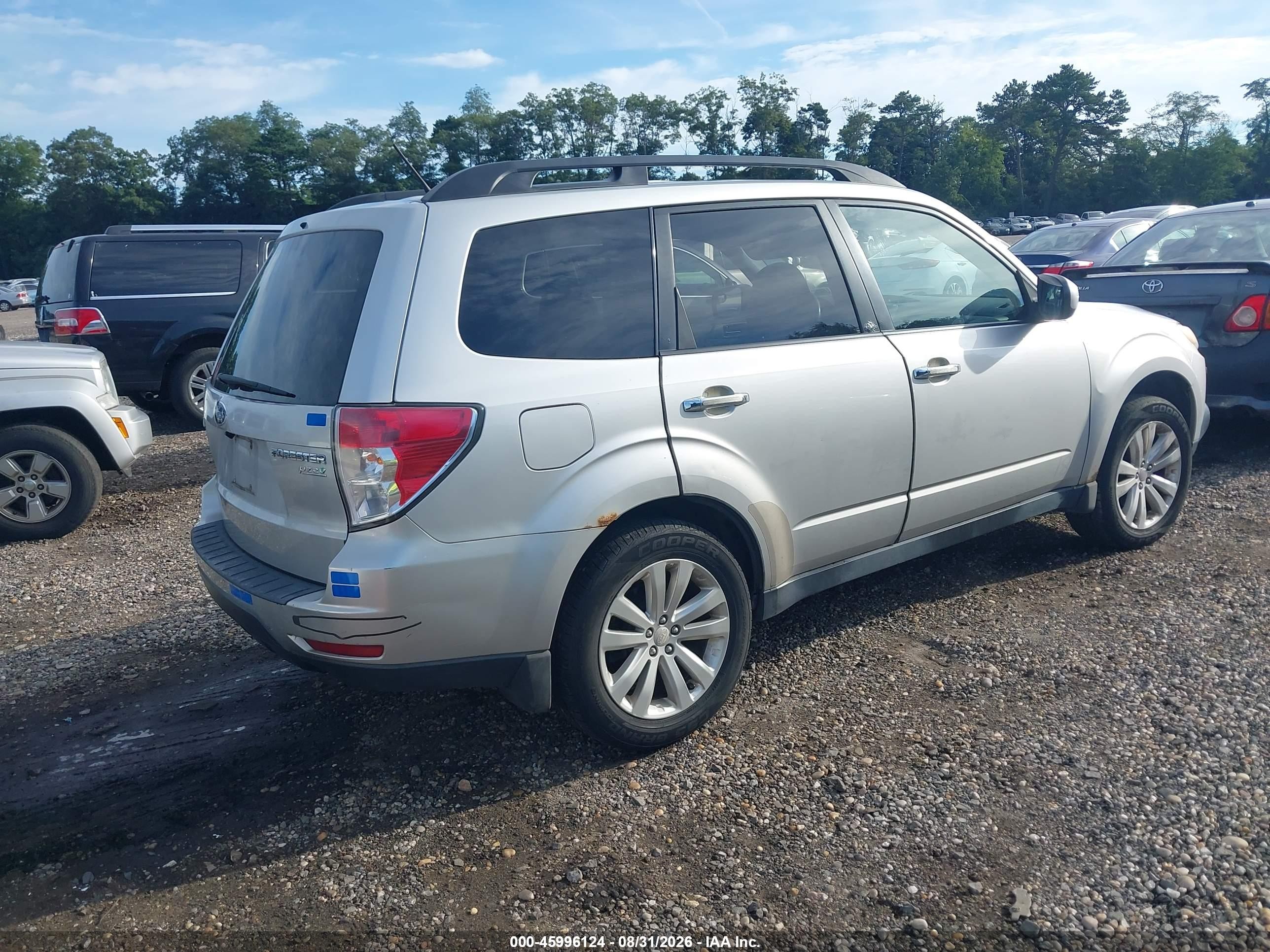 2011 Subaru Forester 2.5x Premium Silver vin: JF2SHADC8BH731342