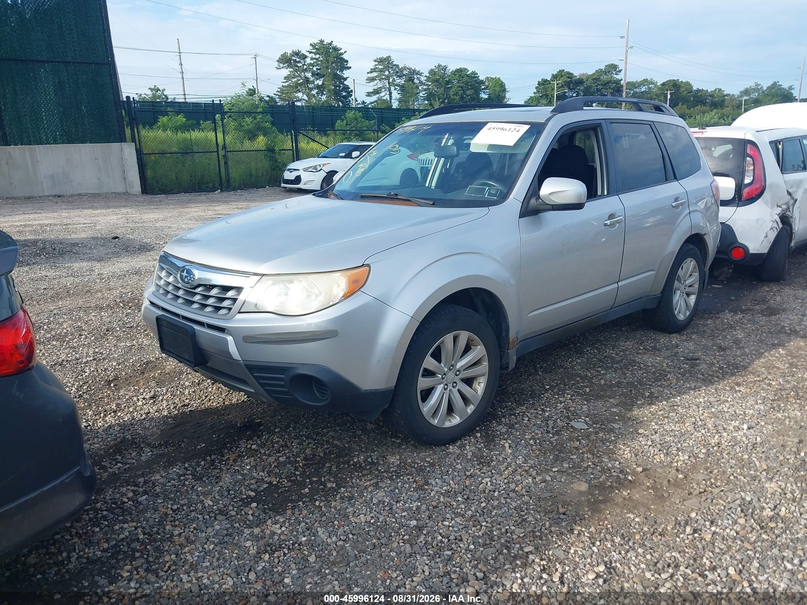 2011 Subaru Forester 2.5x Premium Silver vin: JF2SHADC8BH731342