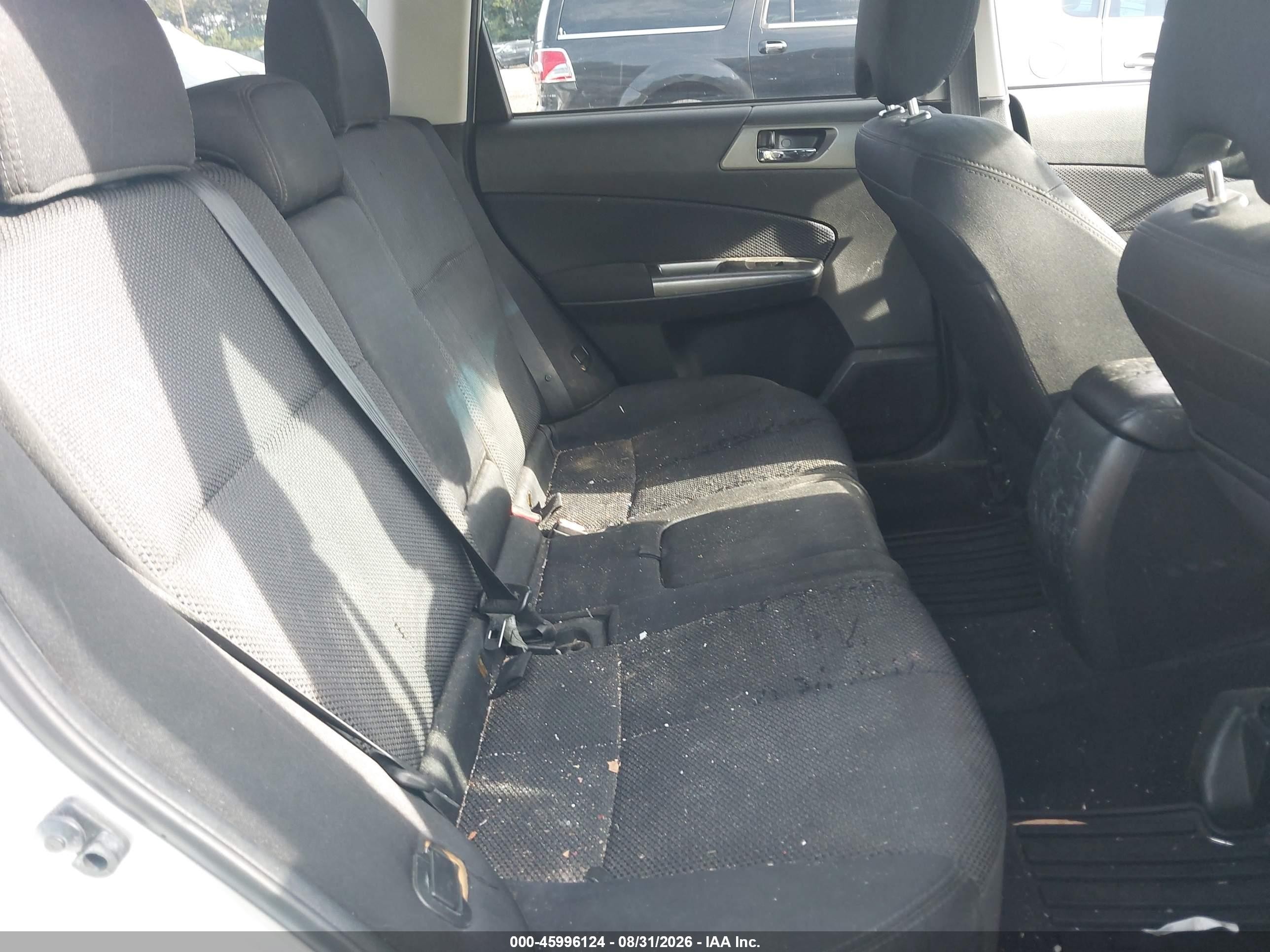 2011 Subaru Forester 2.5x Premium Silver vin: JF2SHADC8BH731342