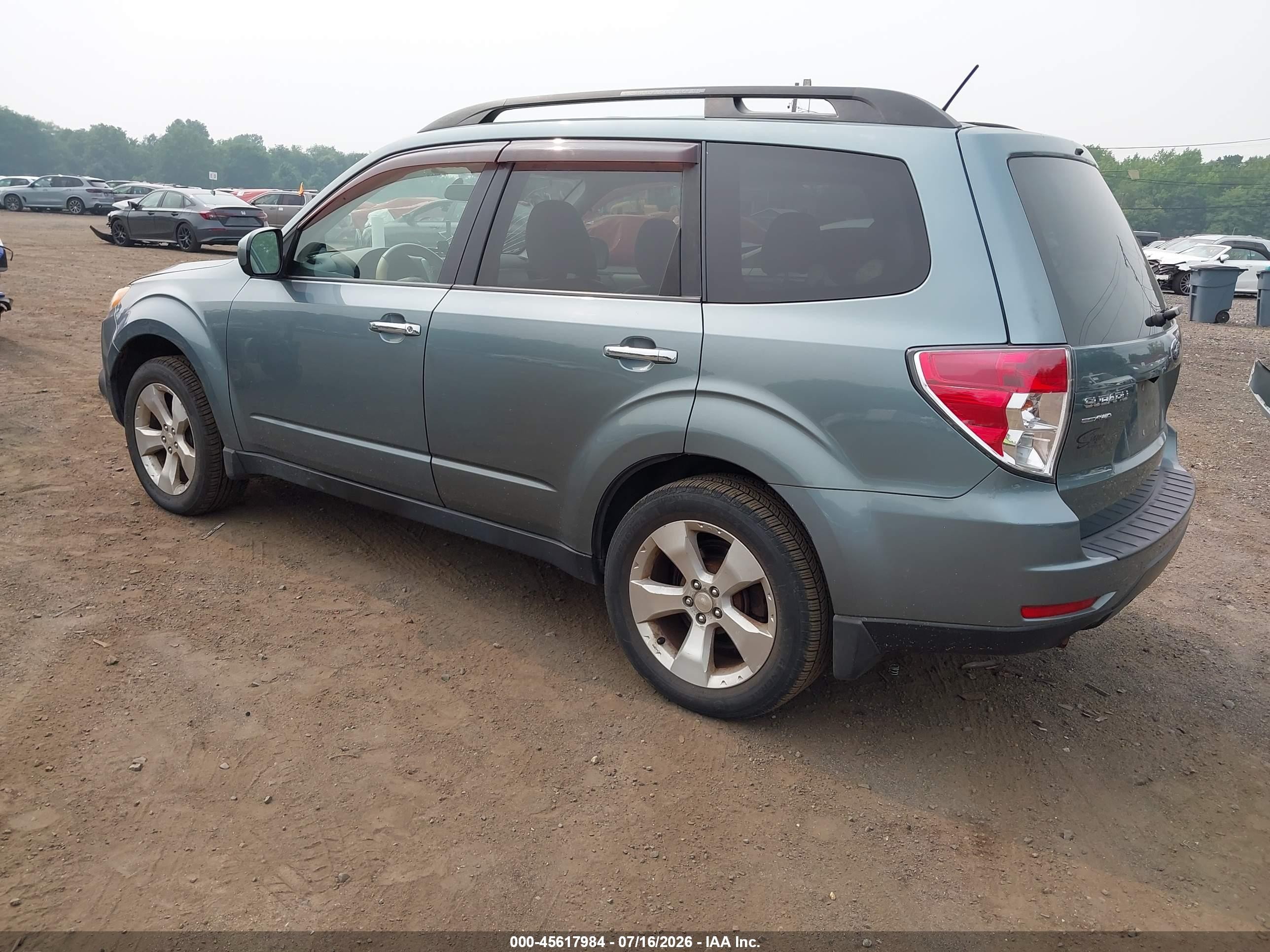 2011 Subaru Forester 2.5x Premium Серый vin: JF2SHADC8BH745077