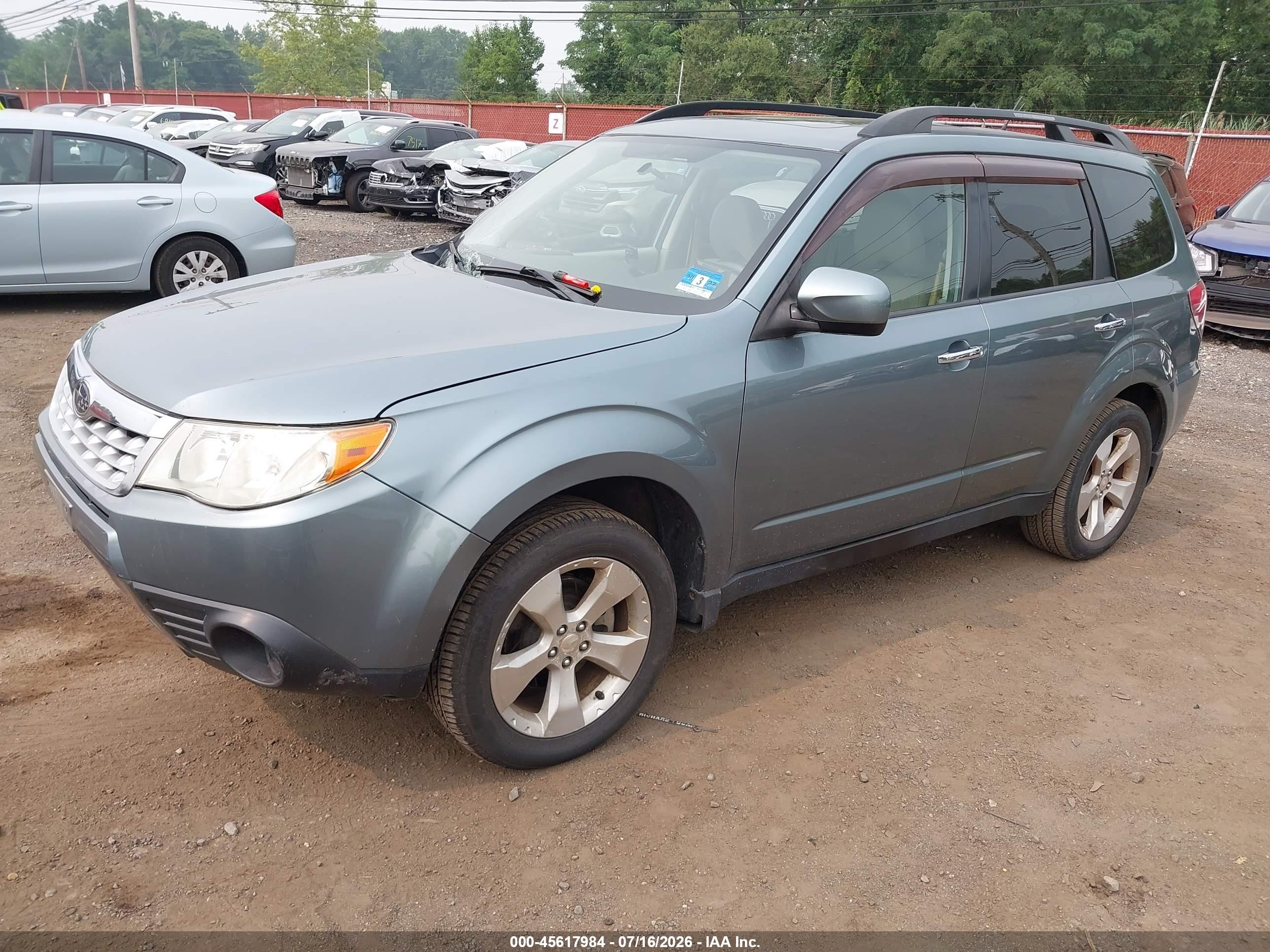 2011 Subaru Forester 2.5x Premium Серый vin: JF2SHADC8BH745077