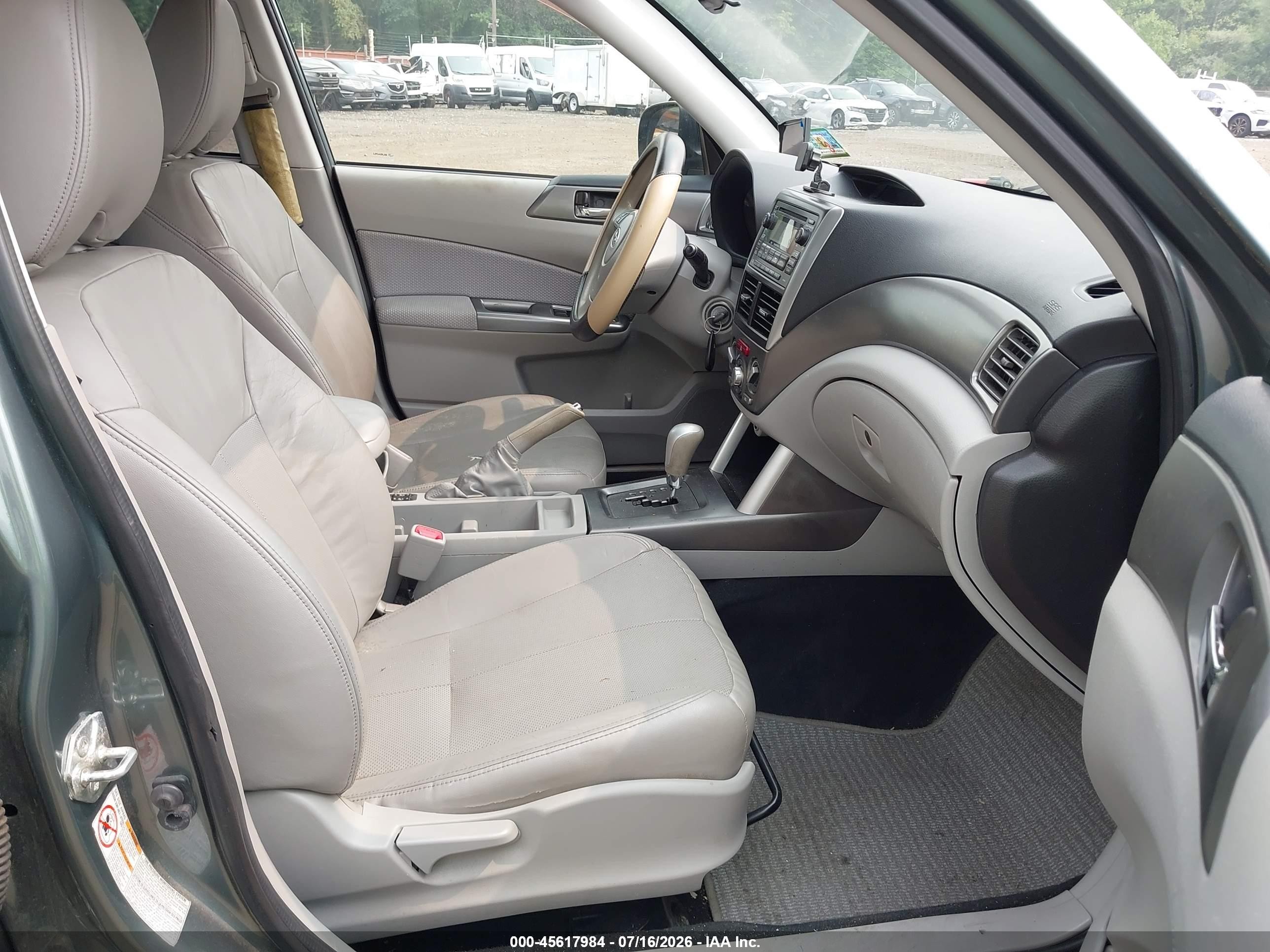 2011 Subaru Forester 2.5x Premium Серый vin: JF2SHADC8BH745077