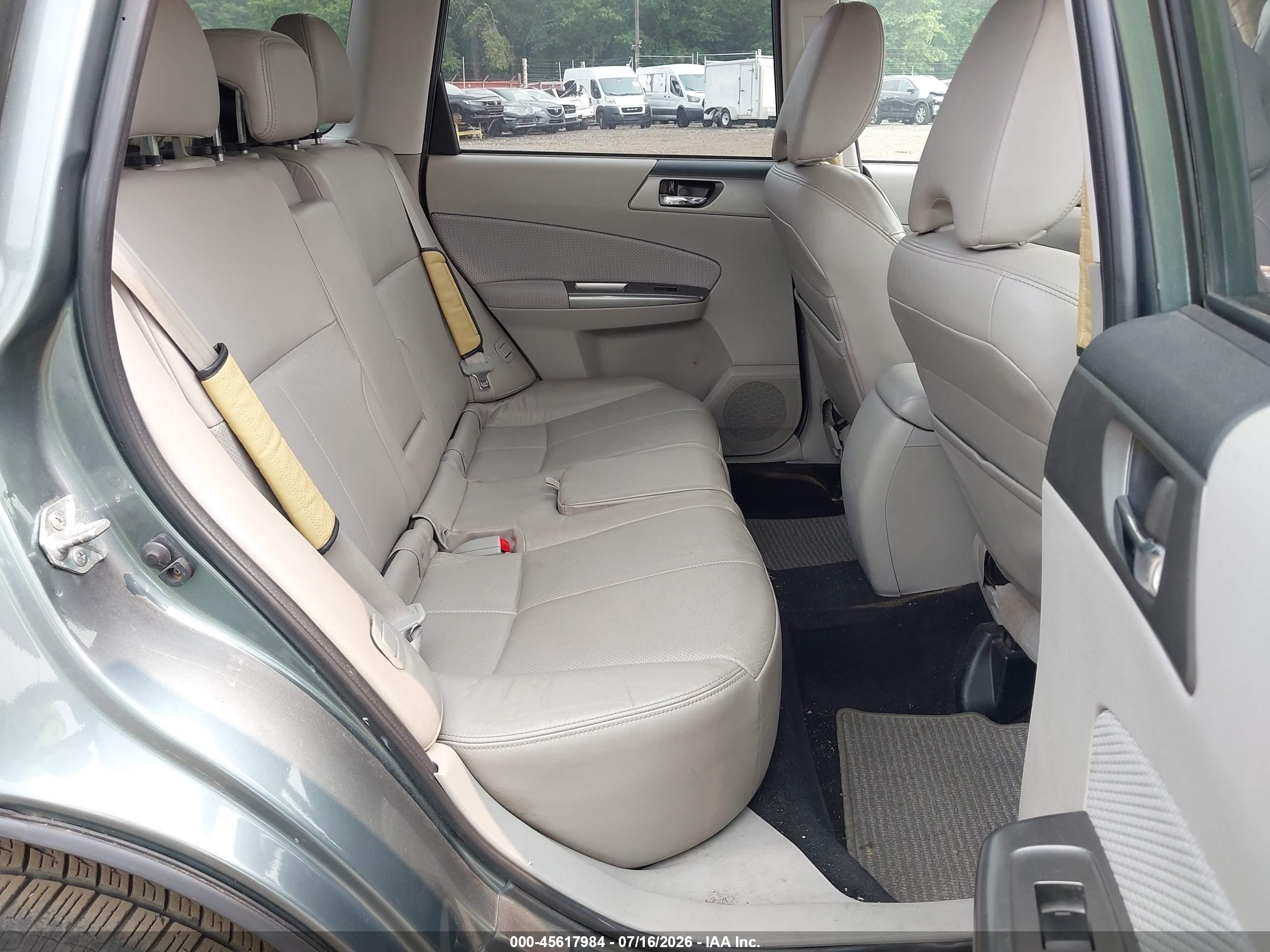 2011 Subaru Forester 2.5x Premium Серый vin: JF2SHADC8BH745077