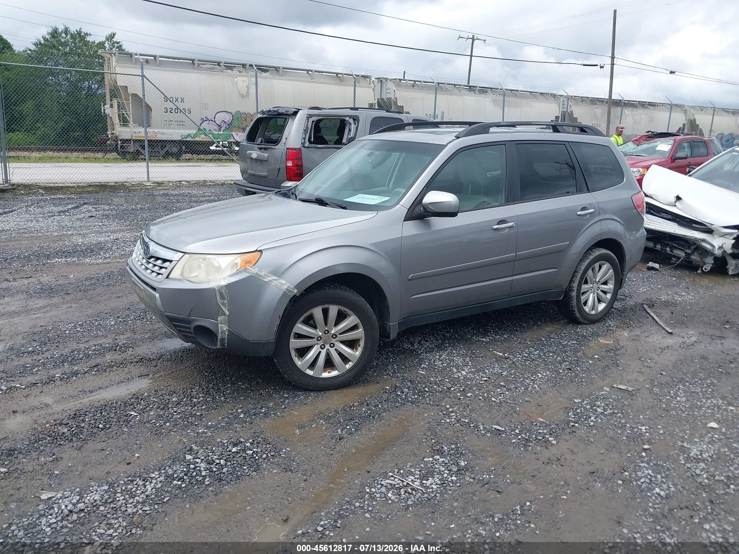 2011 Subaru Forester 2.5x Premium Silver vin: JF2SHADC8BH747301
