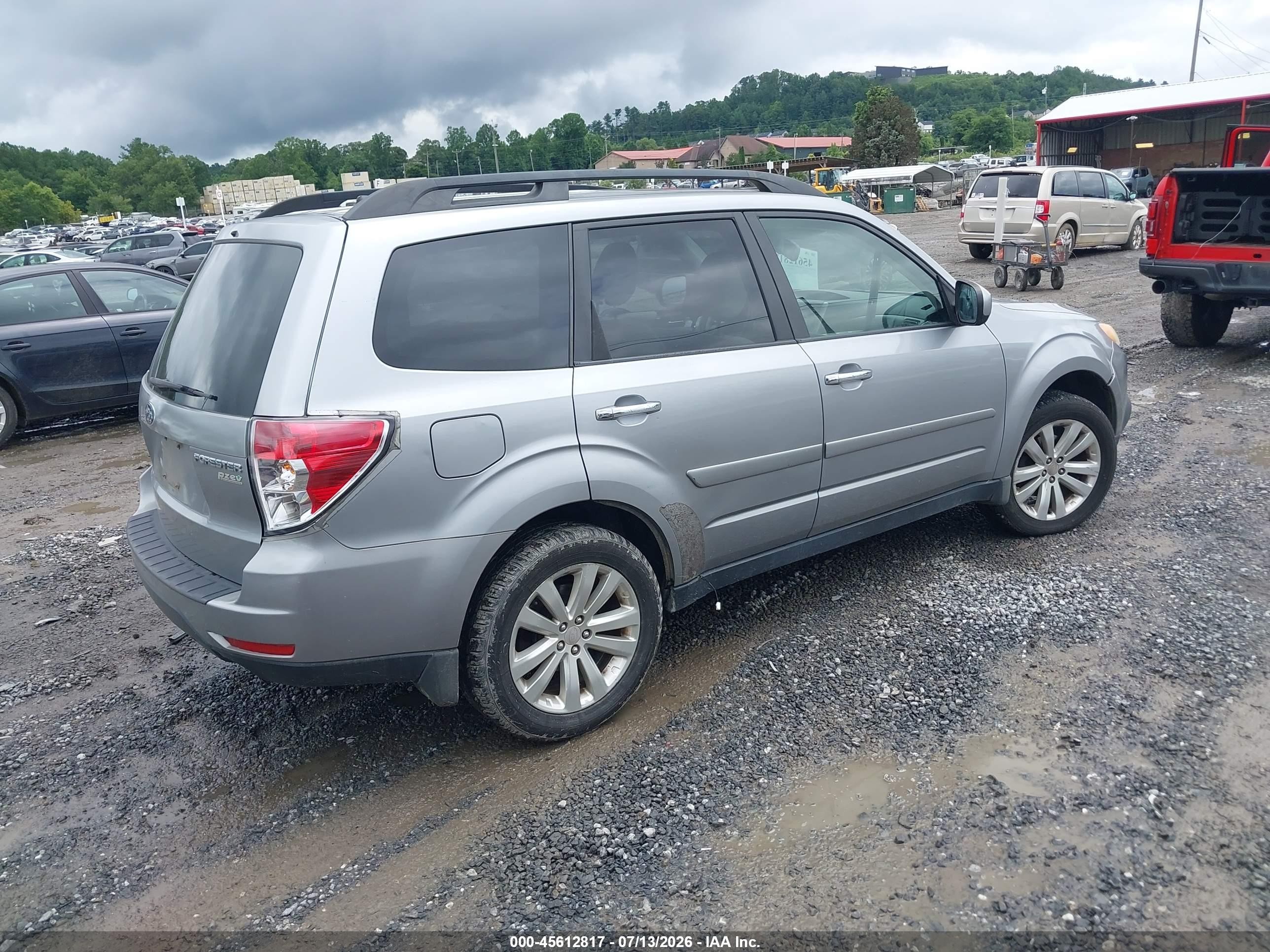 2011 Subaru Forester 2.5x Premium Silver vin: JF2SHADC8BH747301