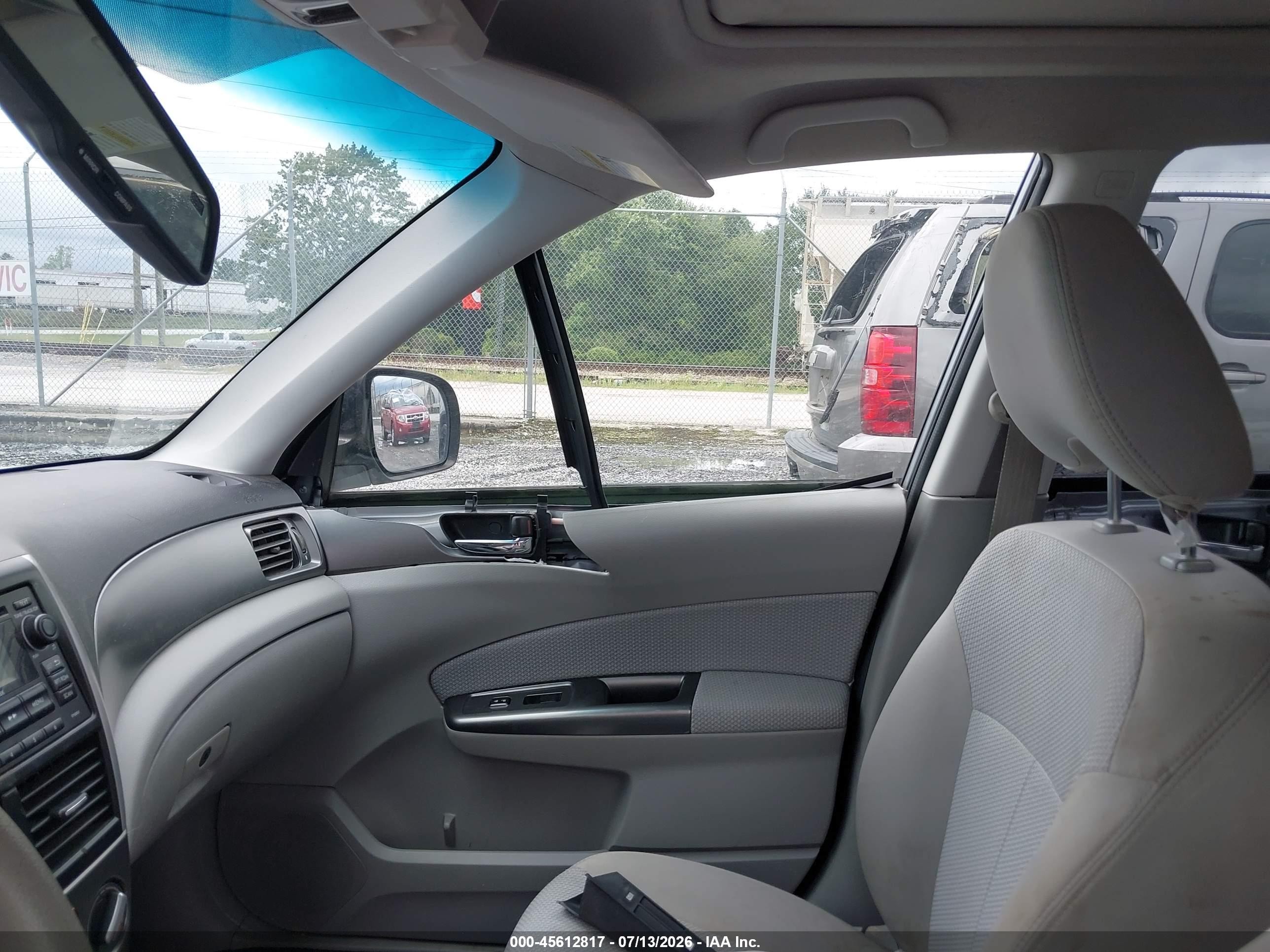 2011 Subaru Forester 2.5x Premium Silver vin: JF2SHADC8BH747301