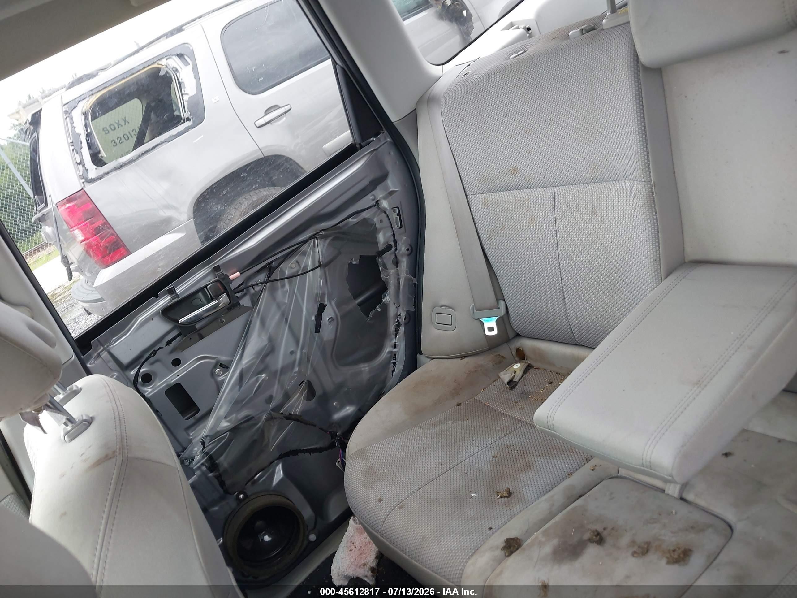 2011 Subaru Forester 2.5x Premium Silver vin: JF2SHADC8BH747301