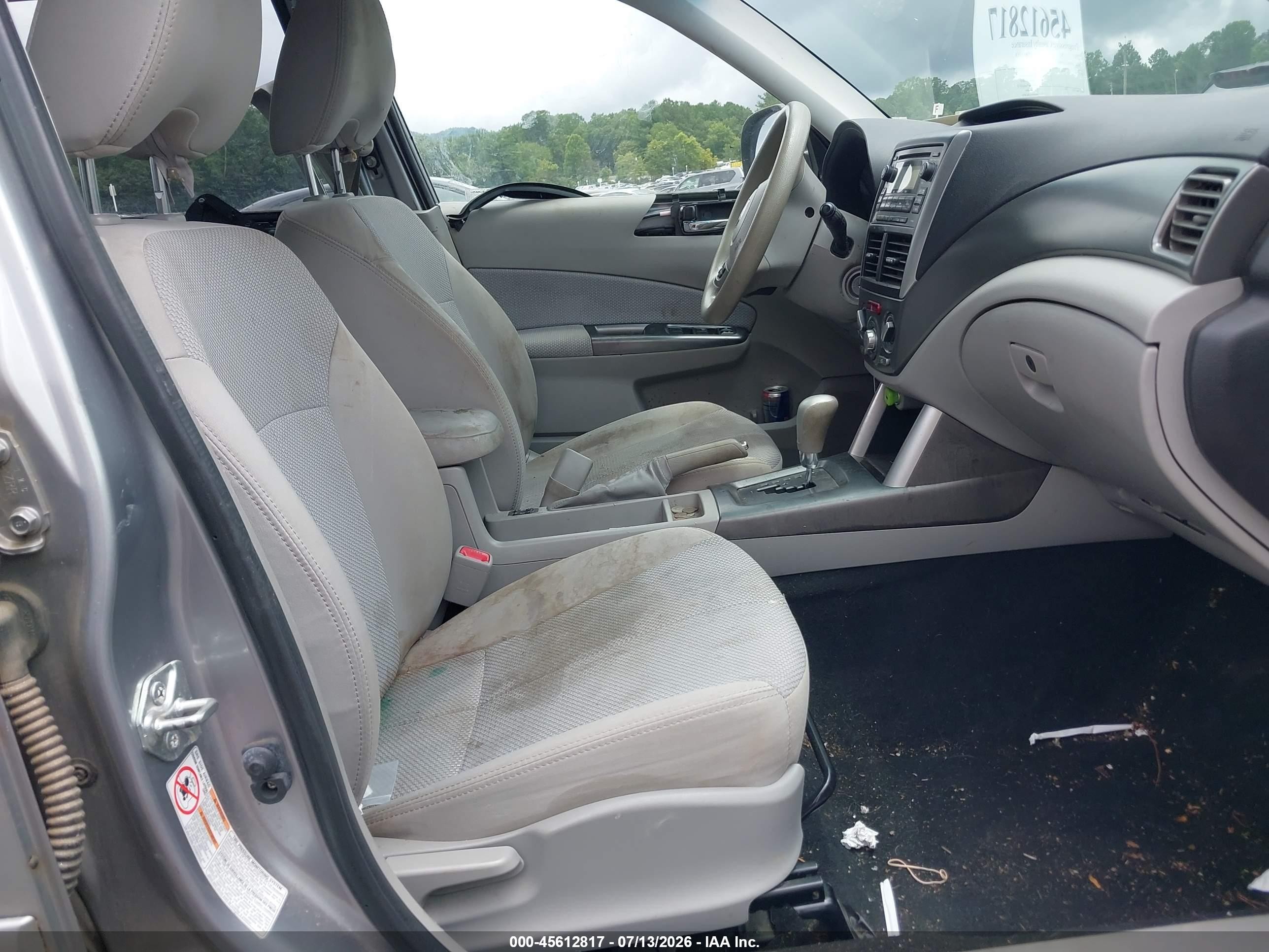 2011 Subaru Forester 2.5x Premium Silver vin: JF2SHADC8BH747301