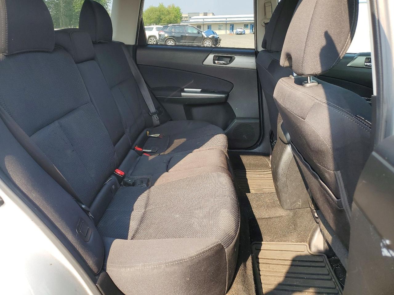 2011 Subaru Forester 2.5x Premium Silver vin: JF2SHADC8BH747914