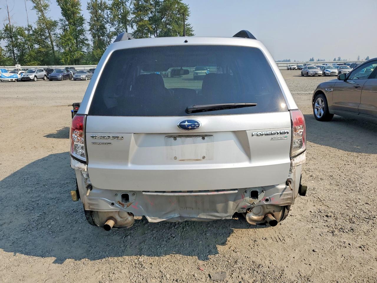 2011 Subaru Forester 2.5x Premium Silver vin: JF2SHADC8BH747914