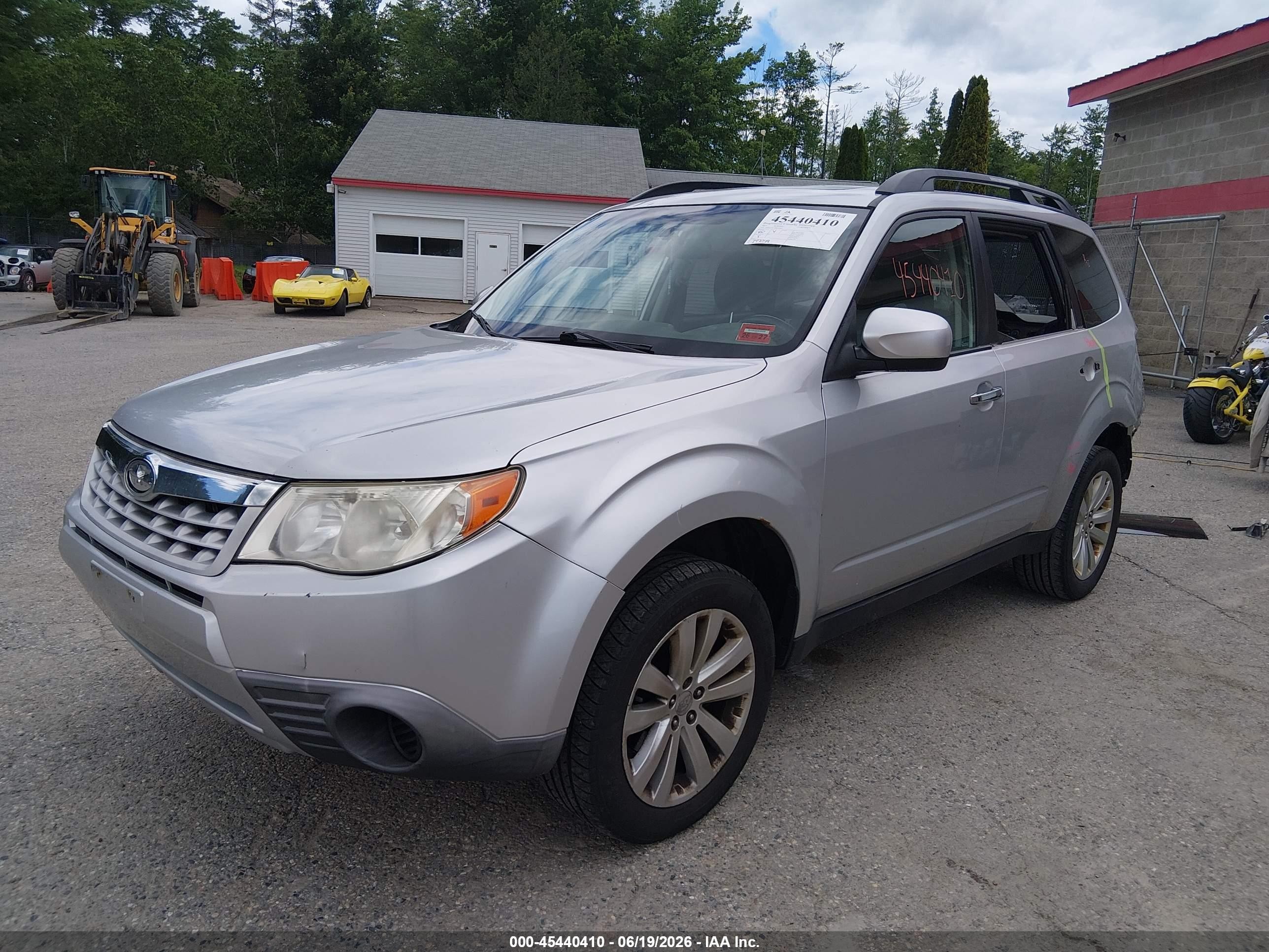 2011 Subaru Forester 2.5x Premium Серебряный vin: JF2SHADC8BH749047
