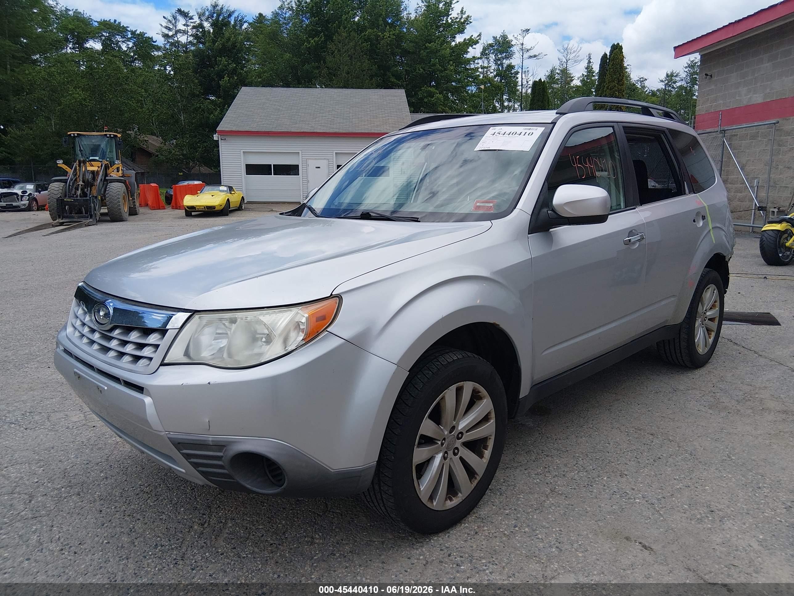 2011 Subaru Forester 2.5x Premium Серебряный vin: JF2SHADC8BH749047